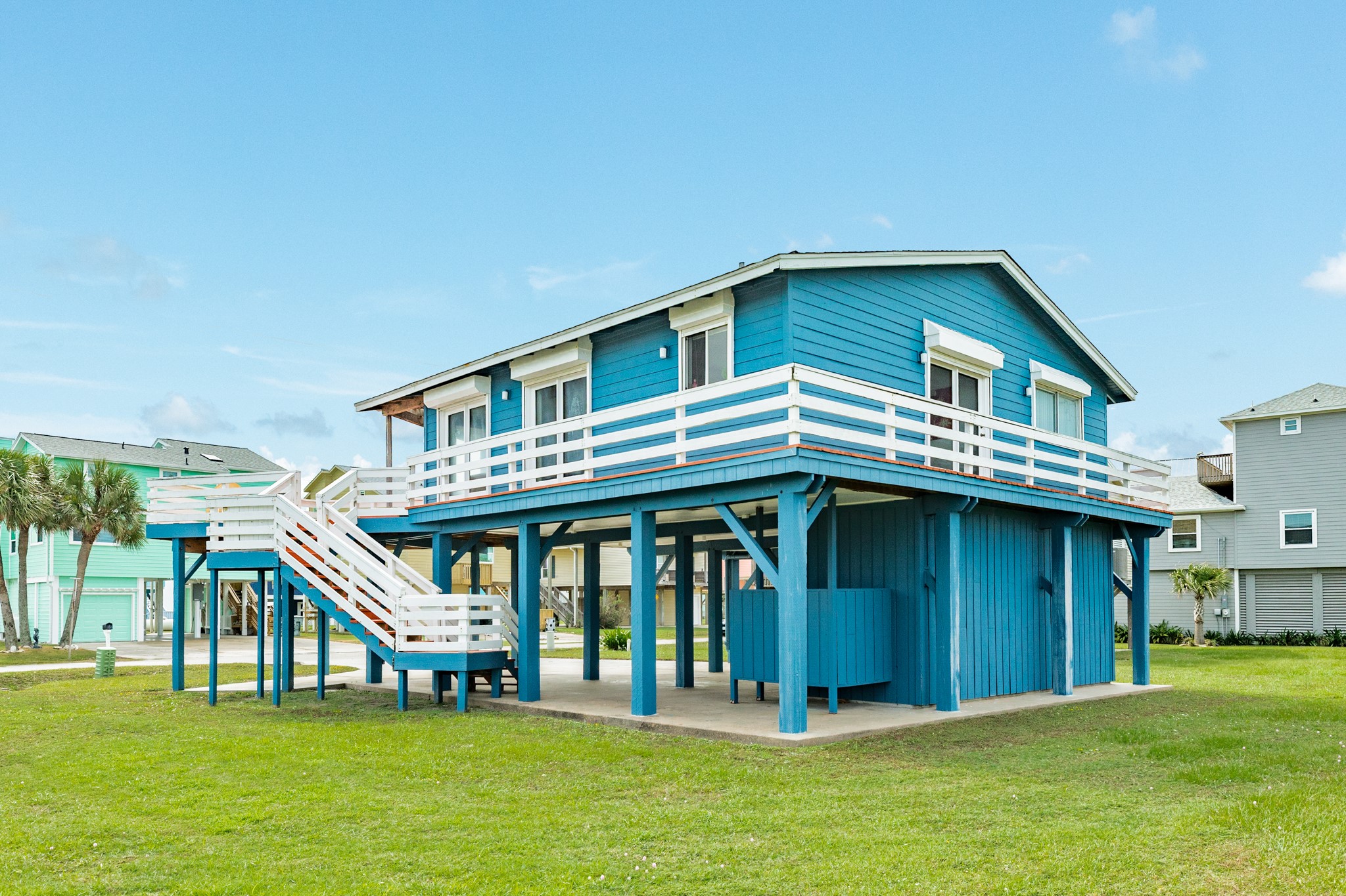 12524 W Ventura Drive, Galveston, TX 77554