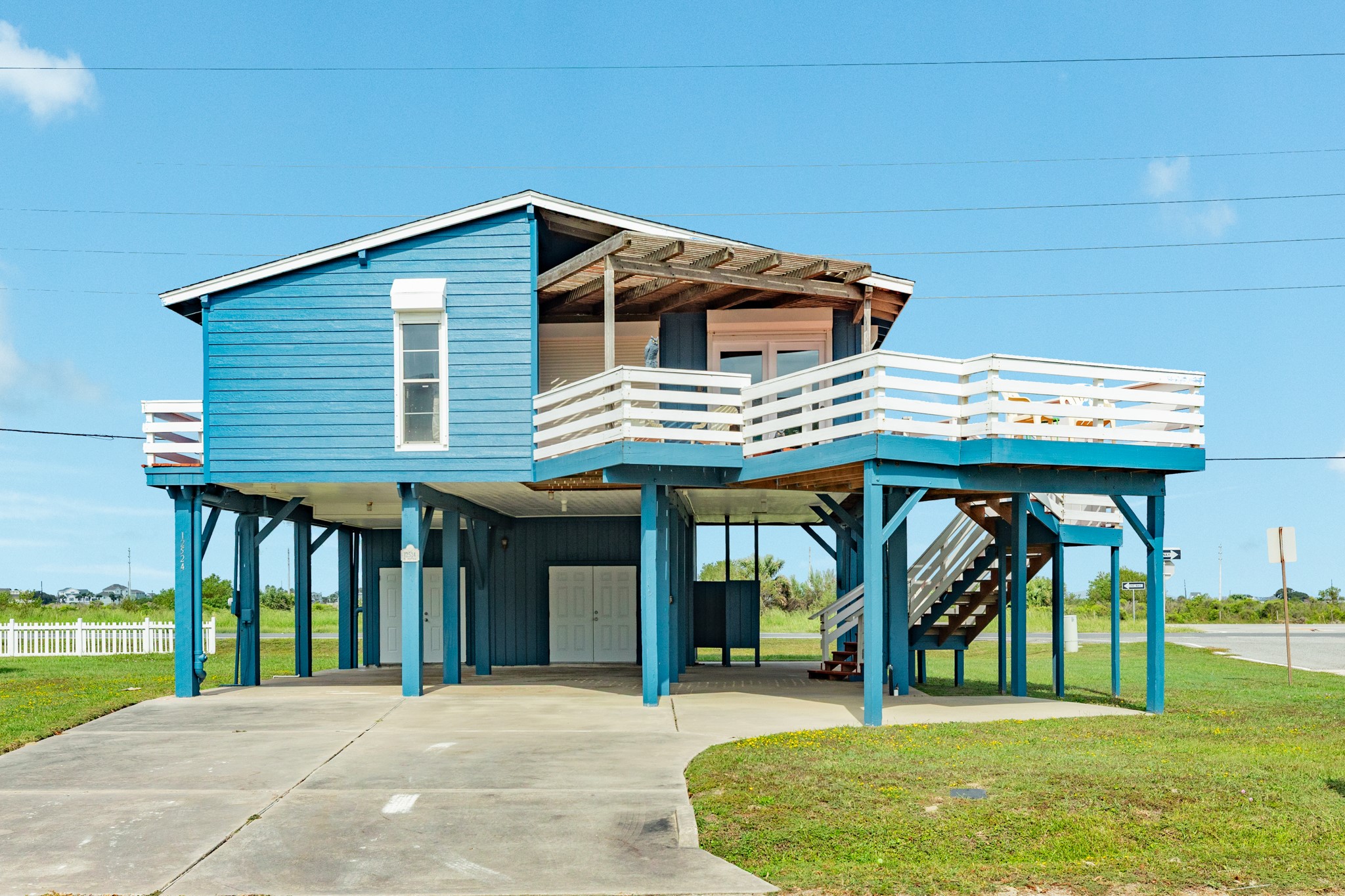 12524 W Ventura Drive, Galveston, TX 77554