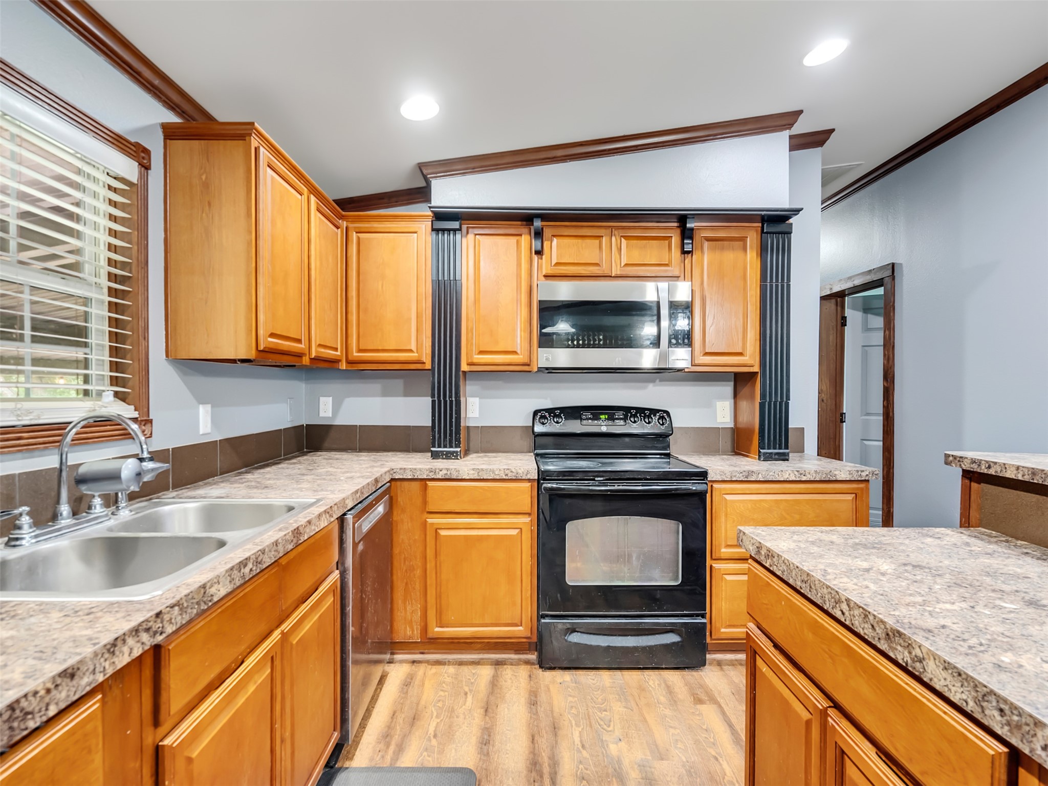 52 County Road 302, Alvin, TX 77511