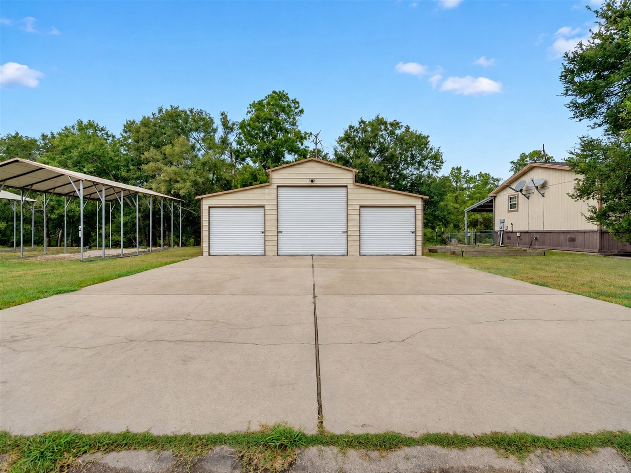 3 stall insulated shop/garage- 25x32