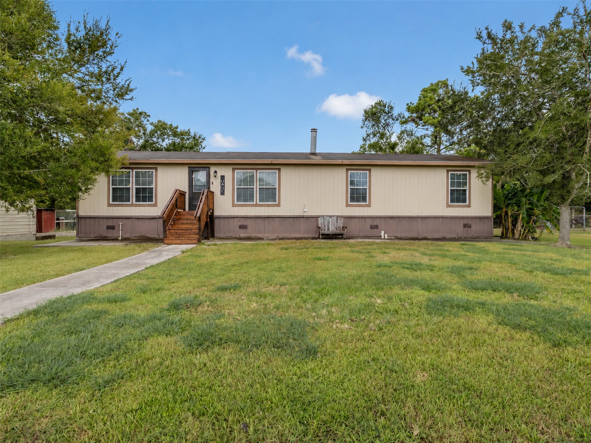 52 County Road 302, Alvin, TX 77511