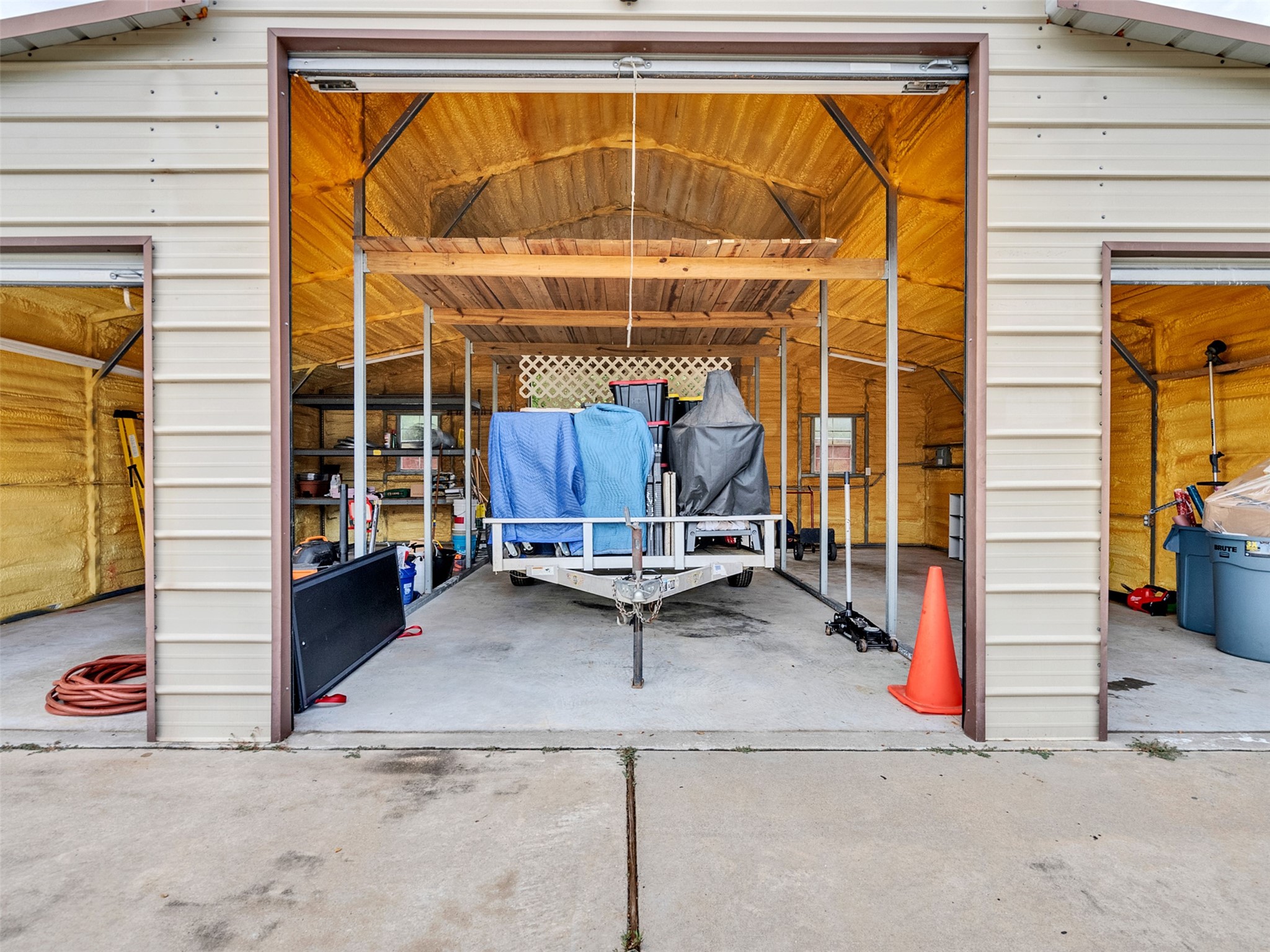 3 stall insulated shop/garage