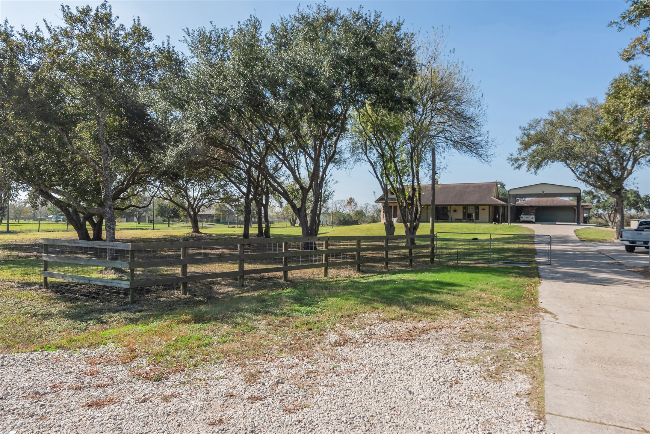 1014 Ginger Street, Santa Fe, TX 77517 1014 Ginger Street, Santa Fe, TX 77517