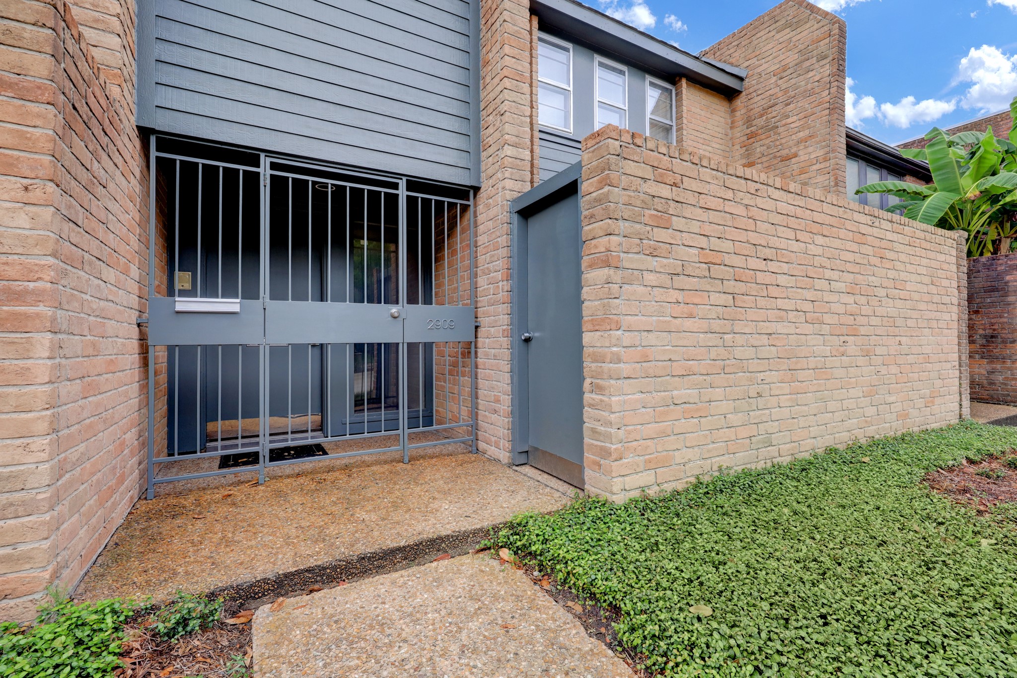 2909 Bissonnet Street, West University Place, TX 77005