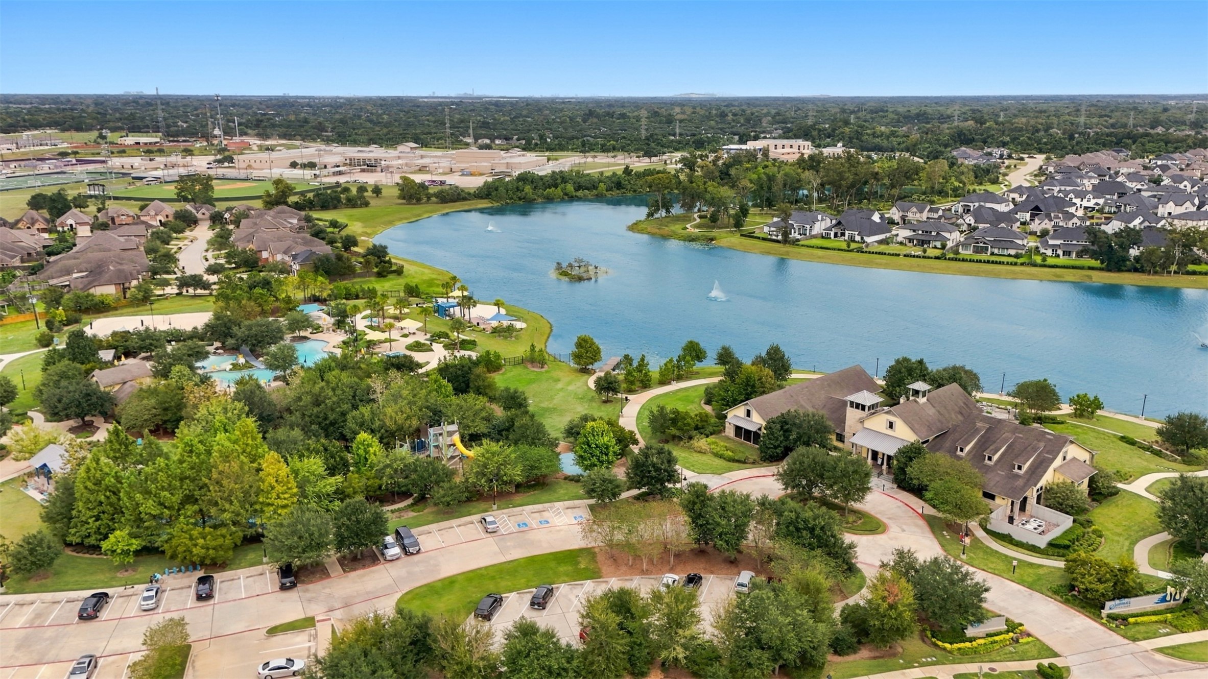 Fitness centers and beautiful clubhouses

Workout facilities, fitness classes, gathering spaces, event rooms, lakeside patios, fire pits and outdoor recreation areas!