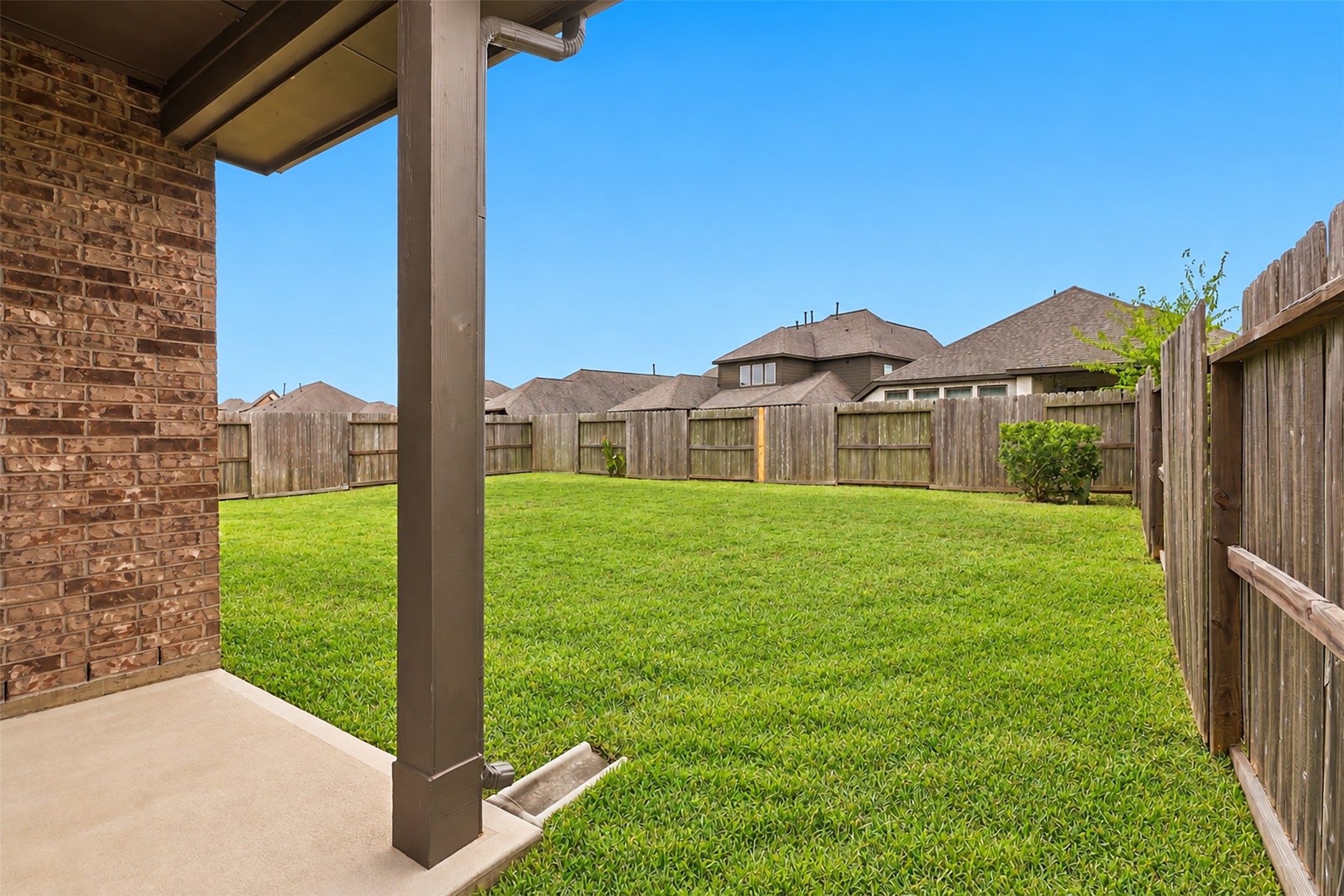 The SPACIOUS FENCED BACKYARD showcases a lush green lawn with plenty of room for outdoor games, gardening, and your furry friends to play! Plus, enjoy the convenience of a SPRINKLER SYSTEM to help keep your lawn and landscaping looking beautiful! A FABULOUS OUTDOOR SPACE designed for enjoying the GOOD LIFE!