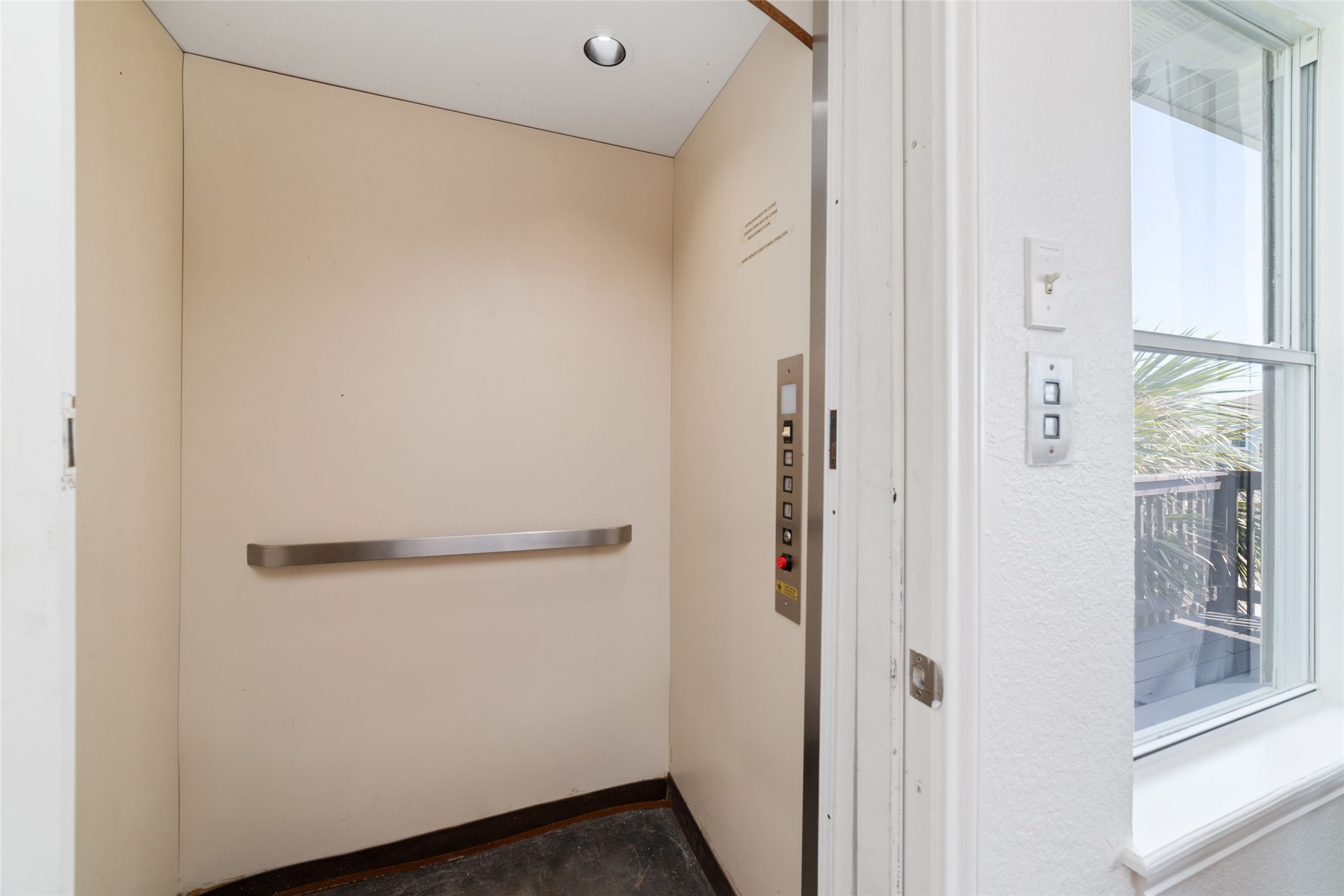 18506 E De Vaca, Galveston, TX 77554