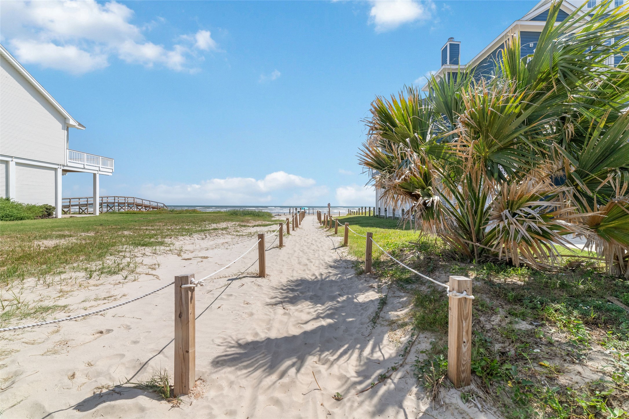 18506 E De Vaca, Galveston, TX 77554