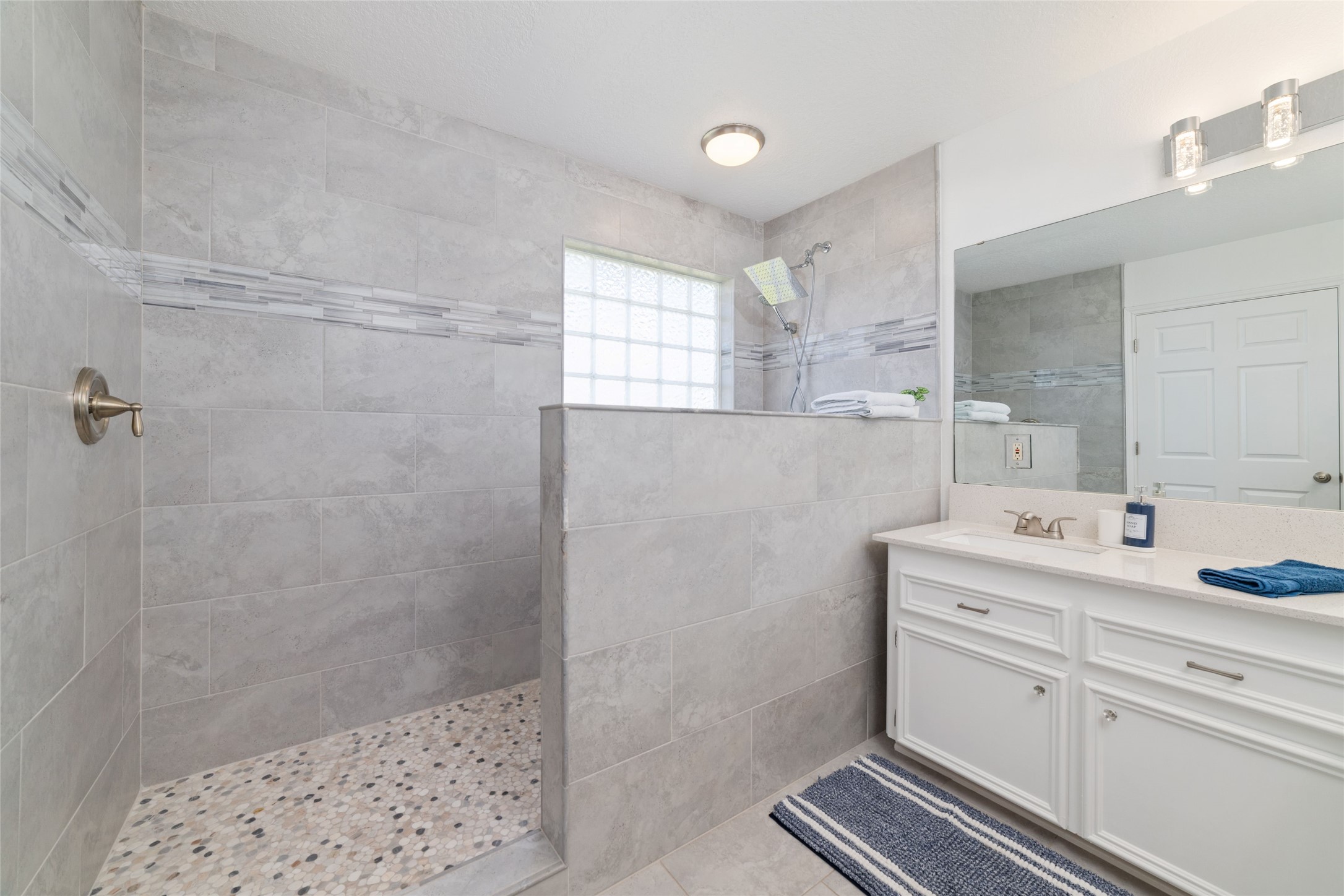 18506 E De Vaca, Galveston, TX 77554