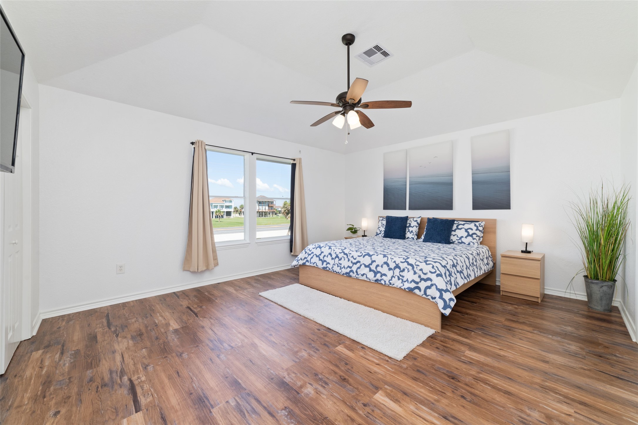 18506 E De Vaca, Galveston, TX 77554