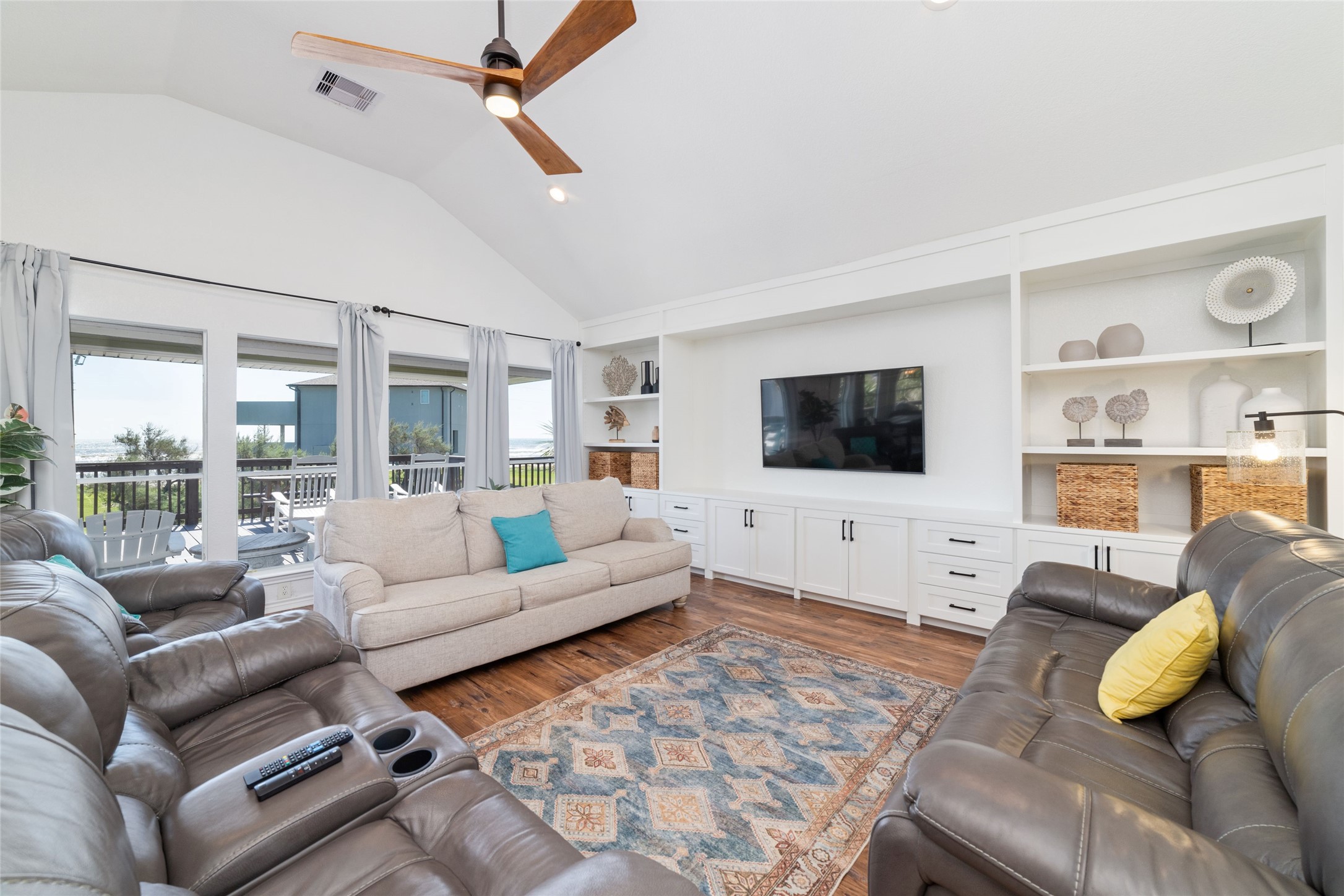18506 E De Vaca, Galveston, TX 77554