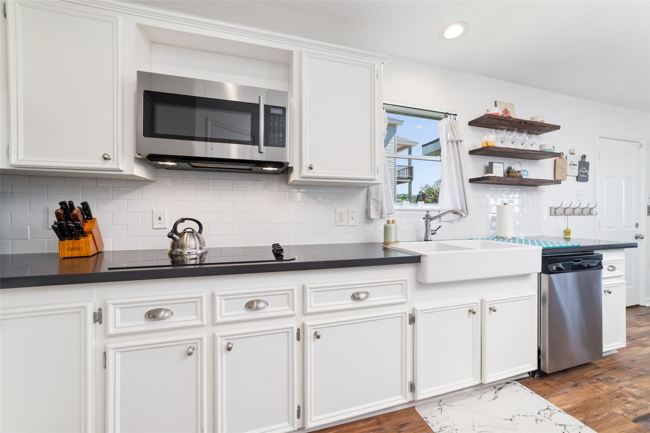 18506 E De Vaca, Galveston, TX 77554