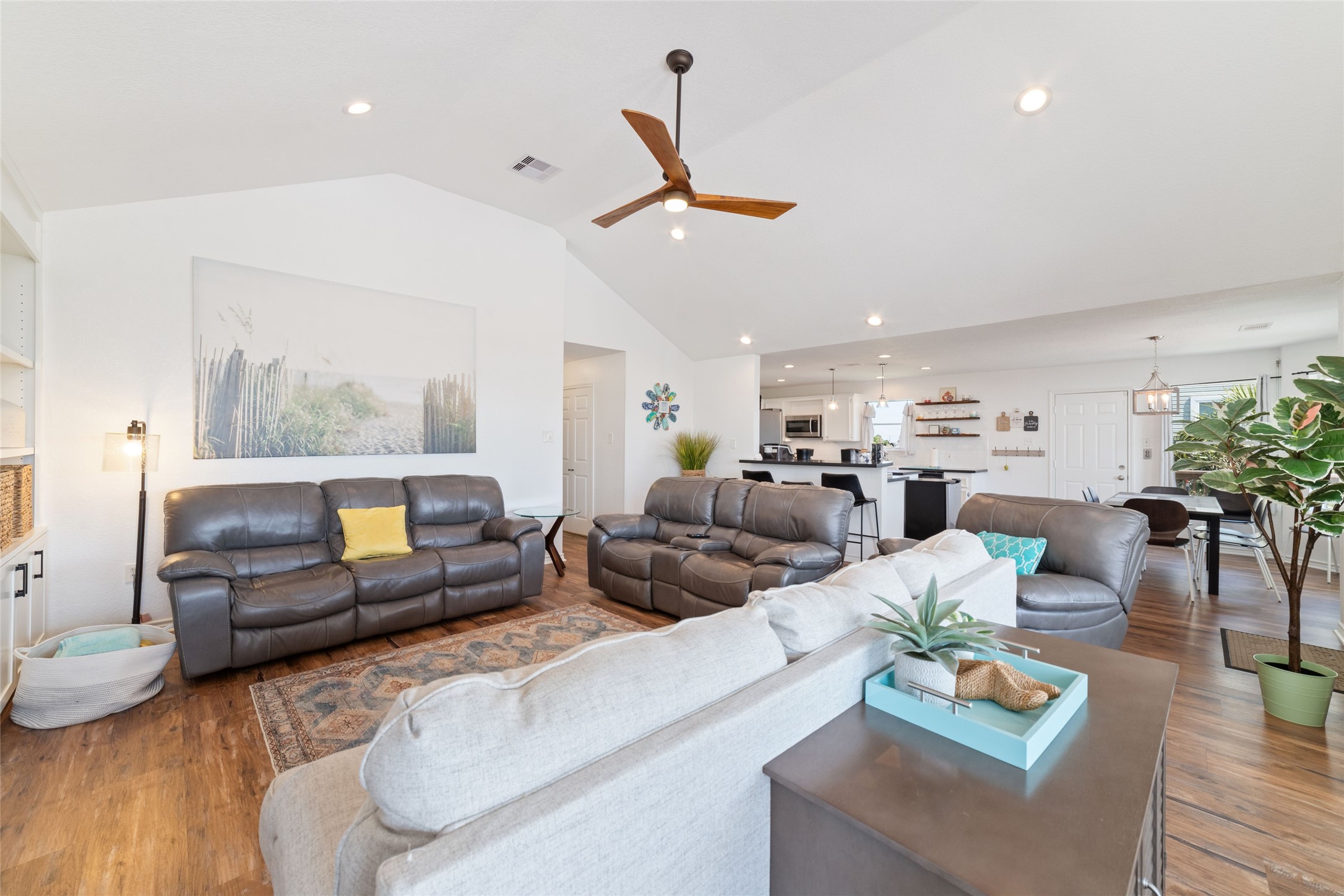 18506 E De Vaca, Galveston, TX 77554