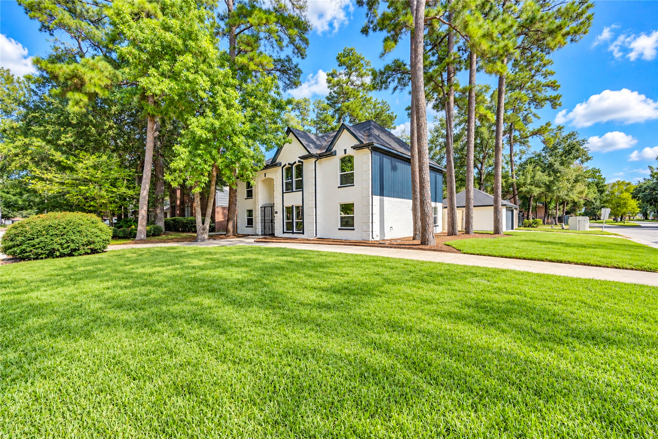 Spacious corner lot Spacious corner lot