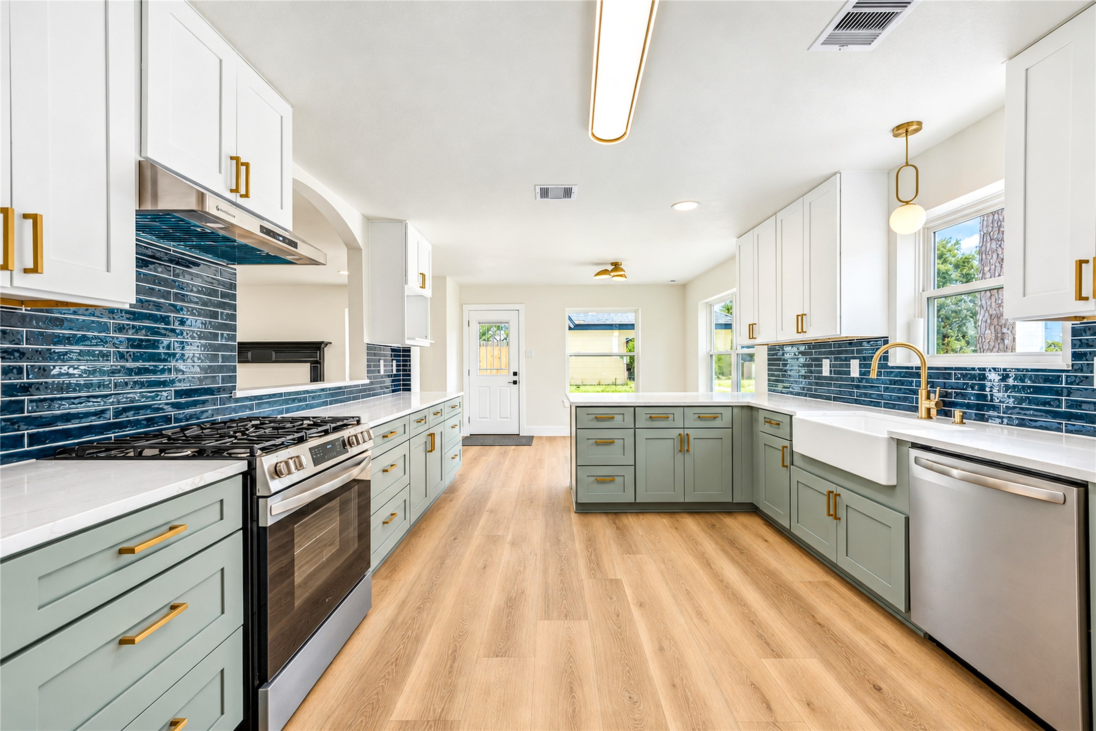 Brand new cabinets and Quartz contertops
