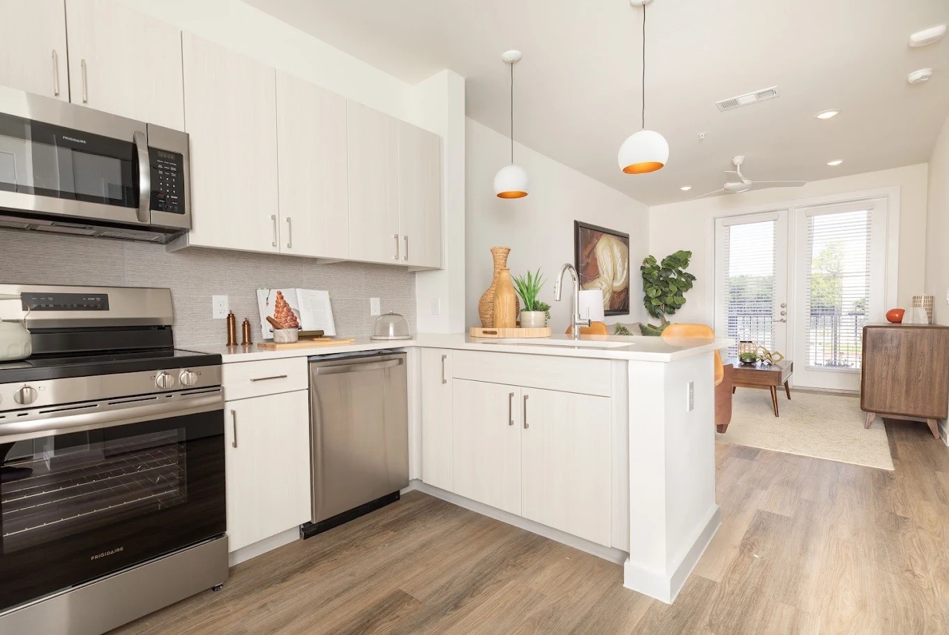 1690 North Loop, #253, Houston, TX 77009