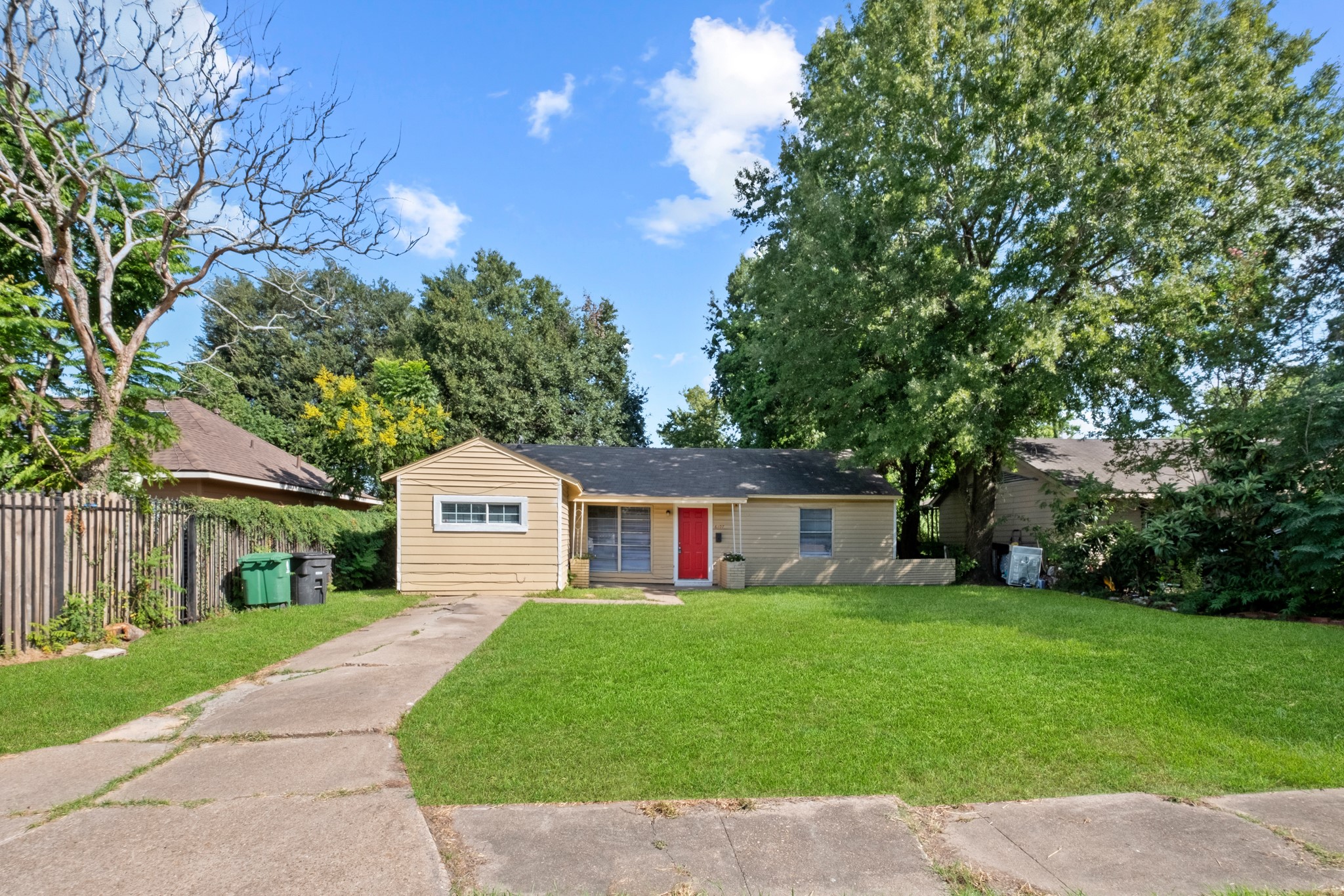 6107 Willow Glen Drive, Houston, TX 77033