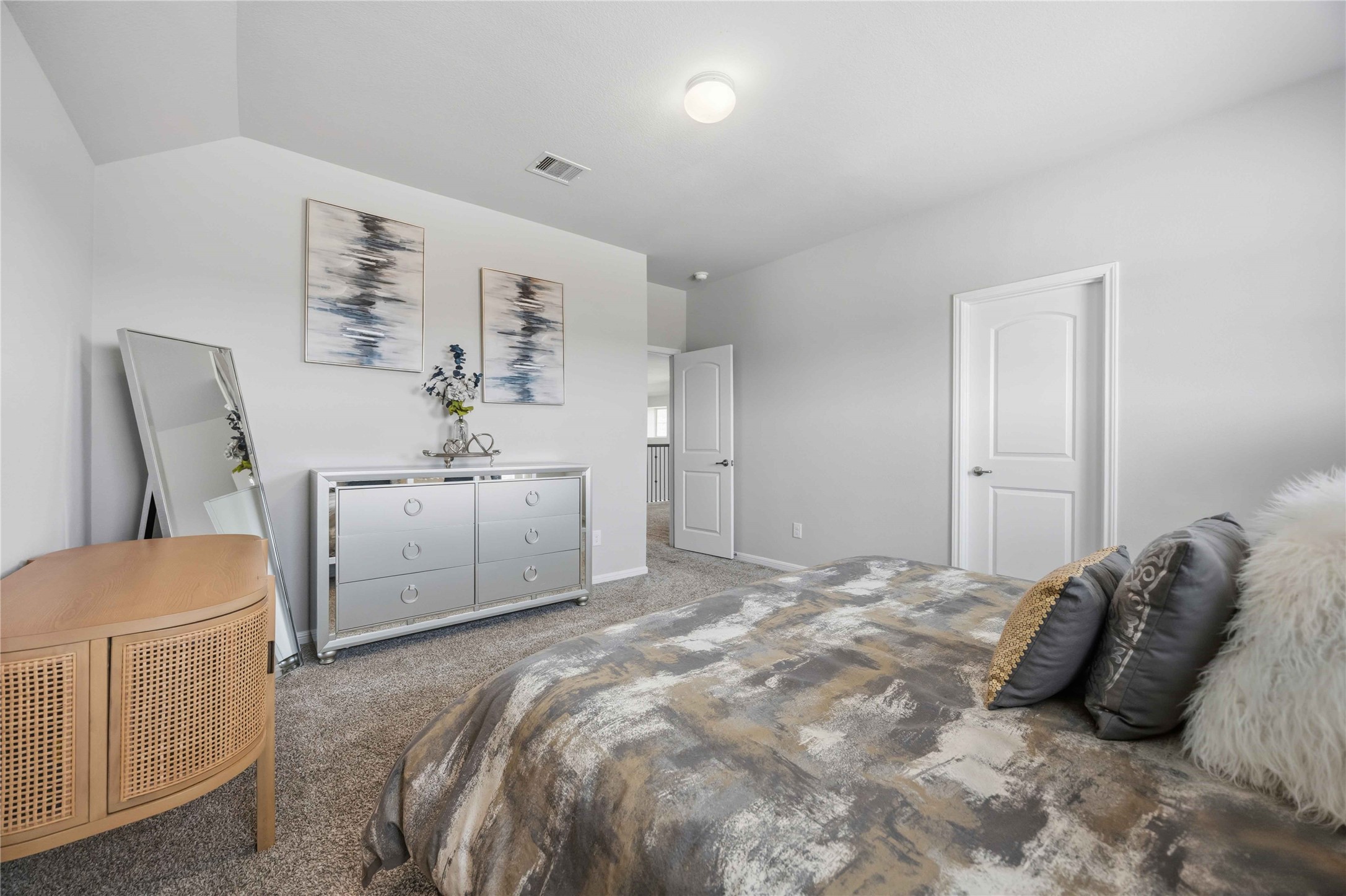 Another view of this secondary Master with onsuite.