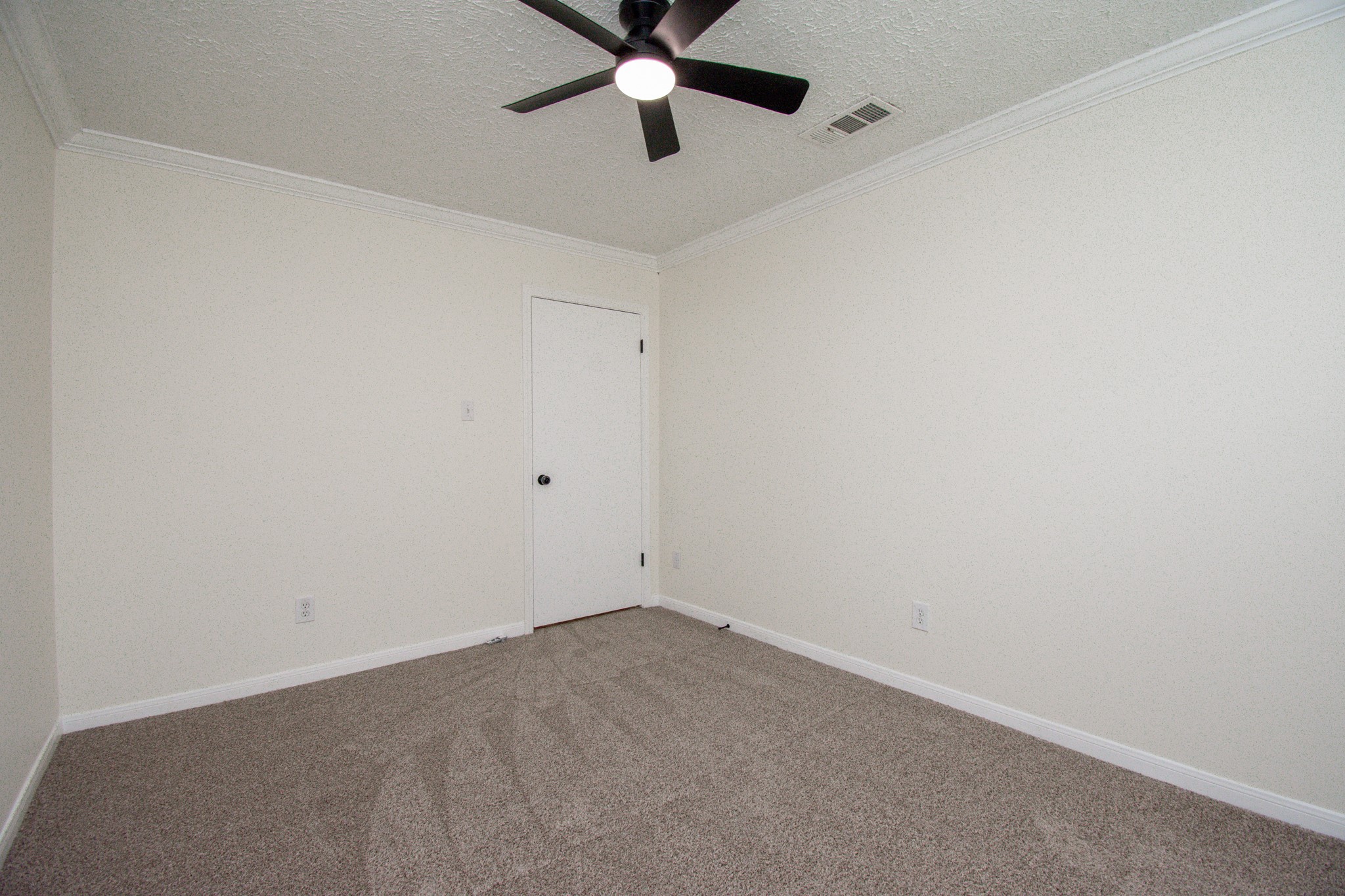 Bedroom 2 with ceiling fan