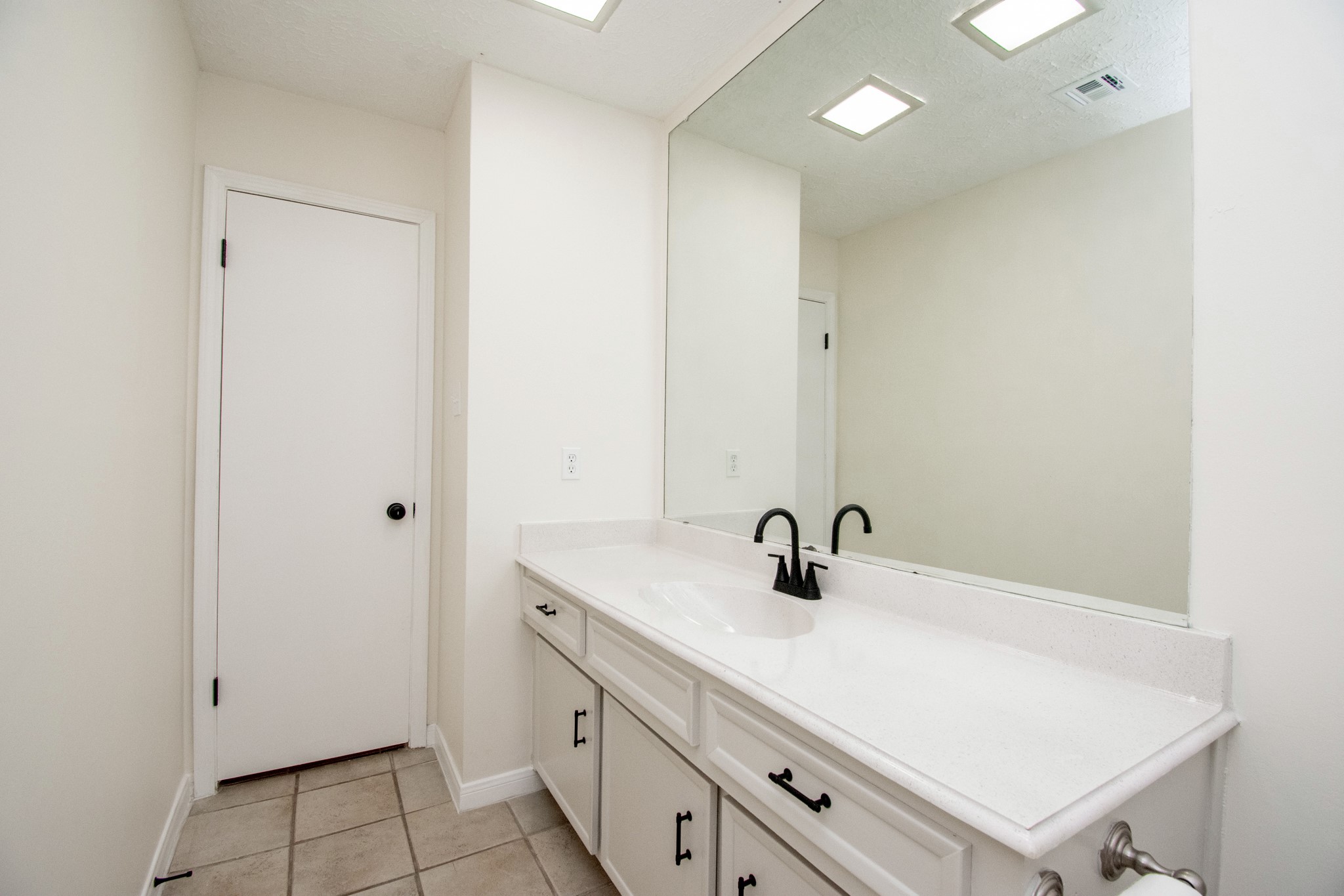 Secondary Full Bath