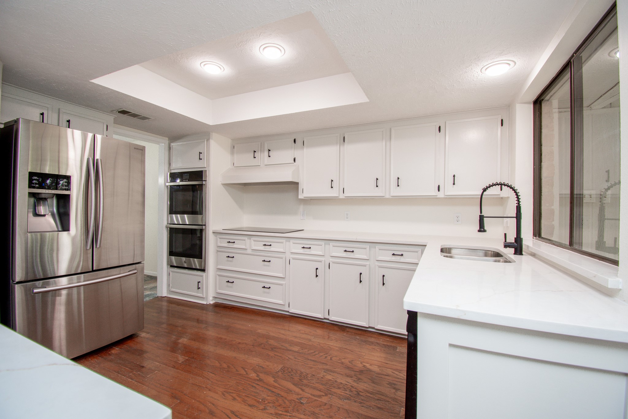 Move-in ready just before the holidays!