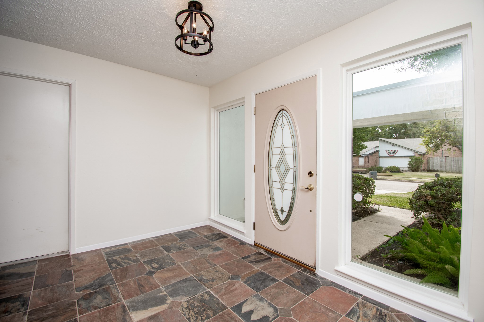 The inviting entry has large windows! The inviting entry has large windows!