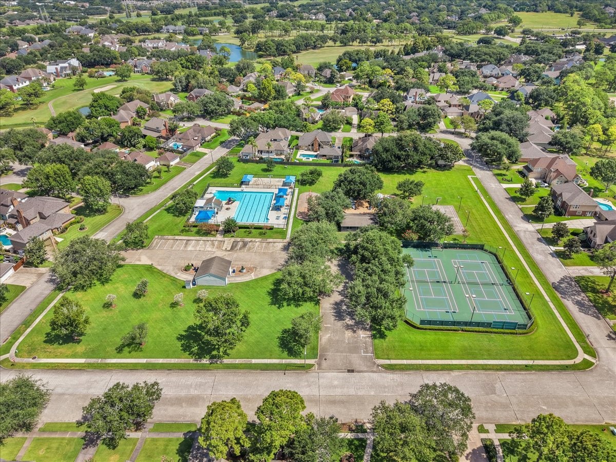 Neighborhood amenities