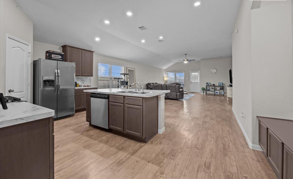 OPEN FLOOR PLAN