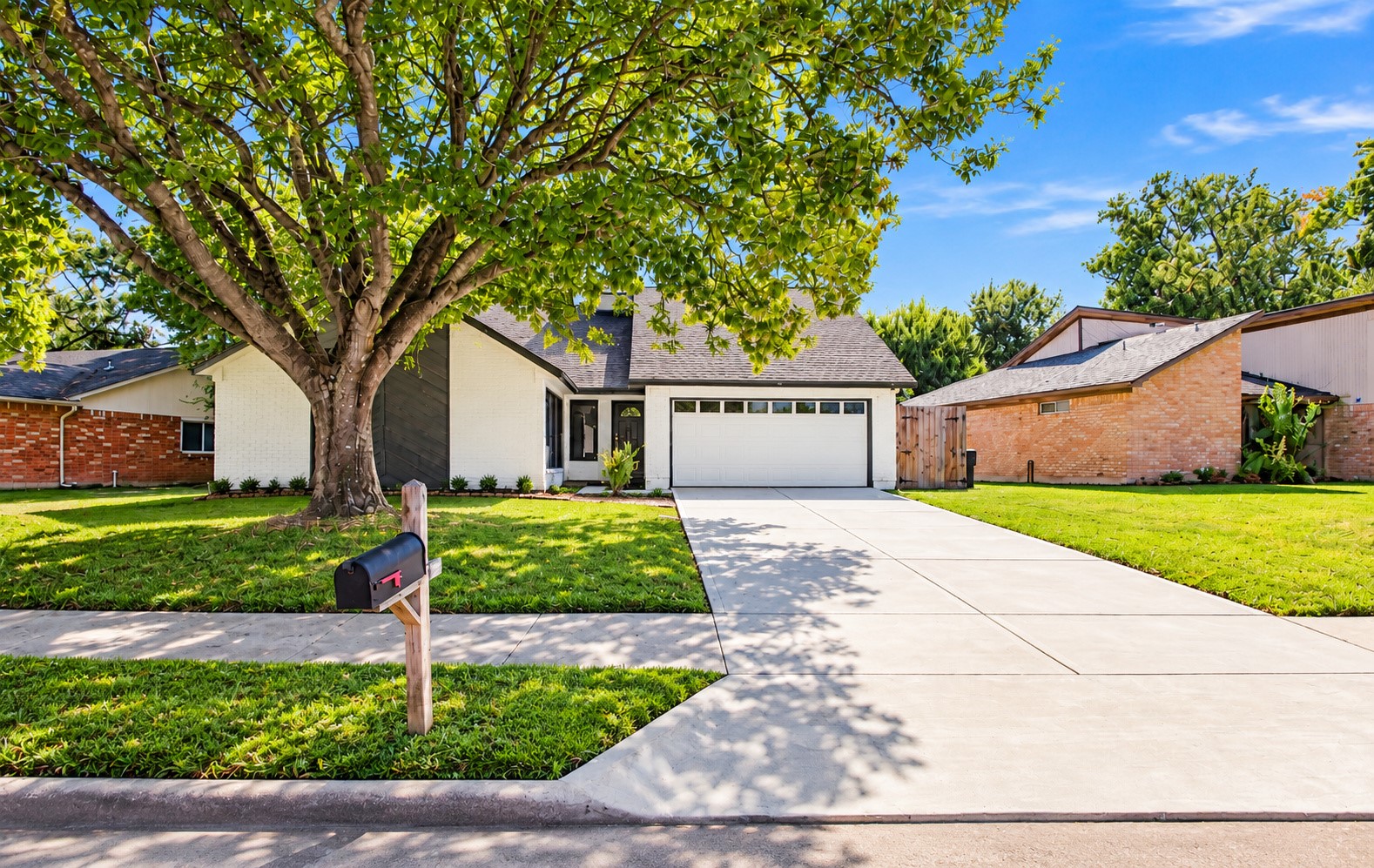 This home has a BRAND NEW Driveway!