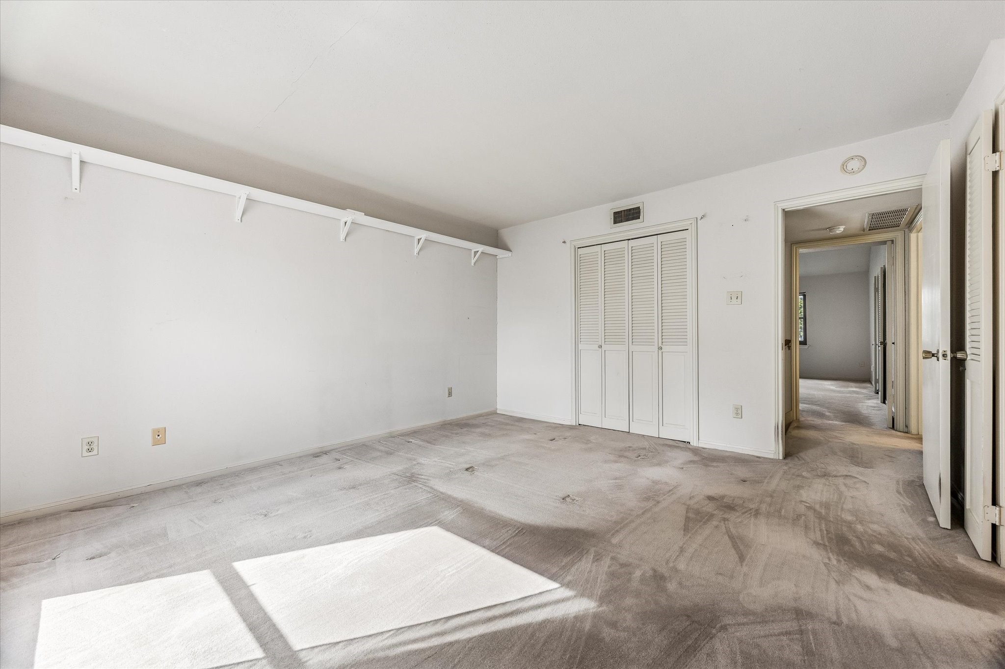 Large secondary bedroom