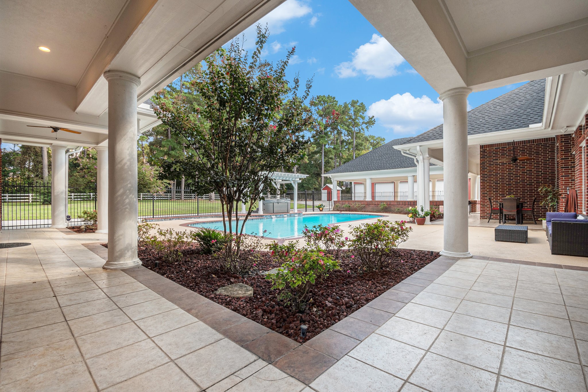 Another fantastic view of this resort-style backyard.