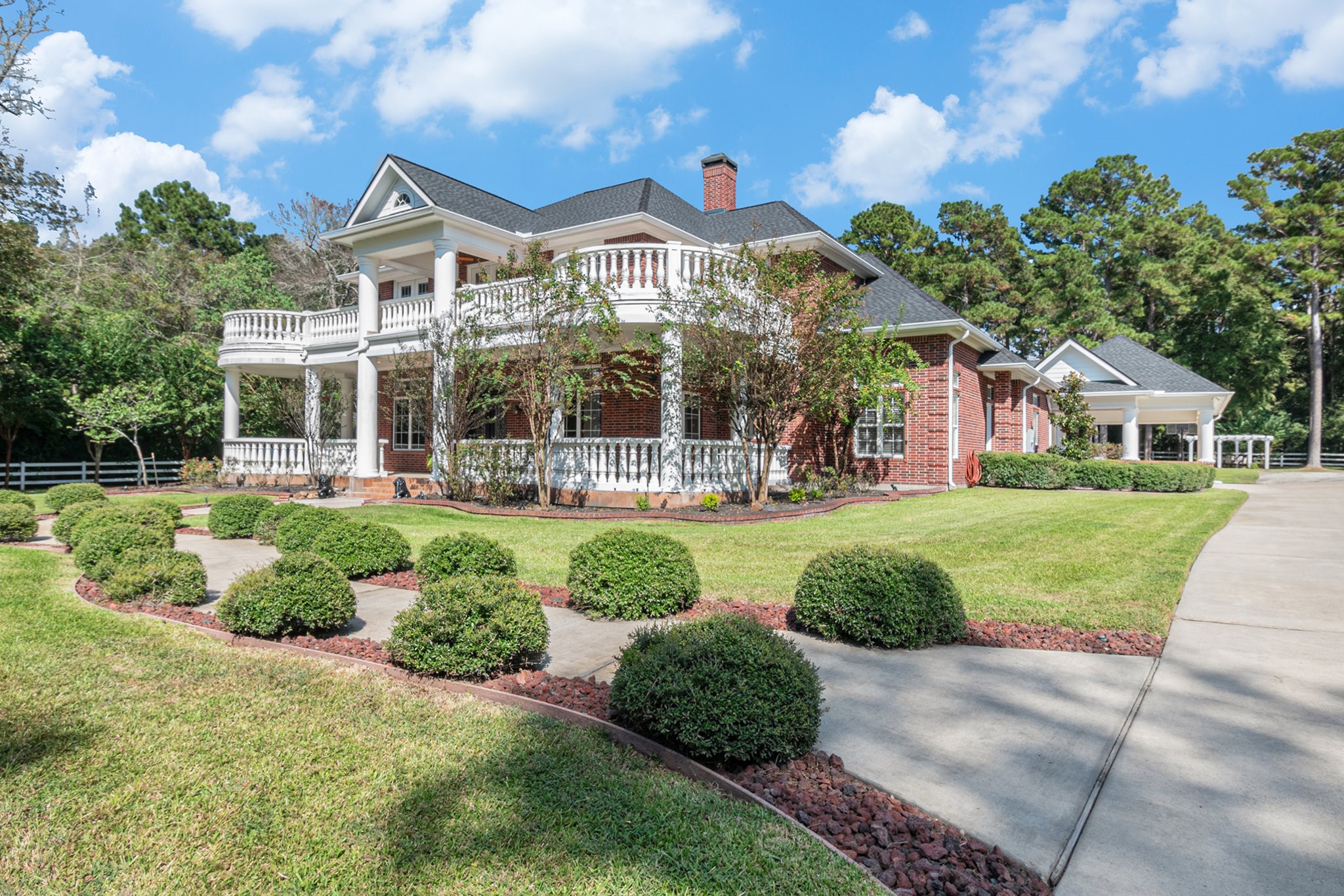 Stunning landscaping and tons of beautiful trees surround this fabulous property. Stunning landscaping and tons of beautiful trees surround this fabulous property.