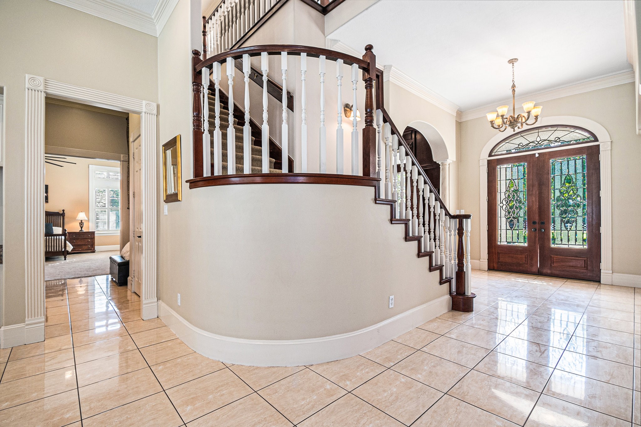 Luxurious grand entry! Luxurious grand entry!