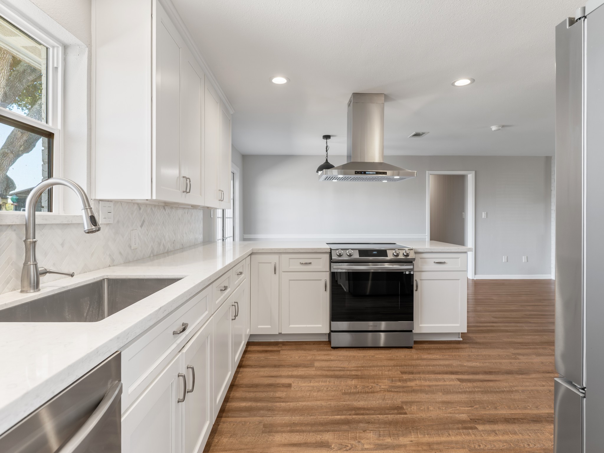9203 Kostelnik Street, Needville, TX 77461