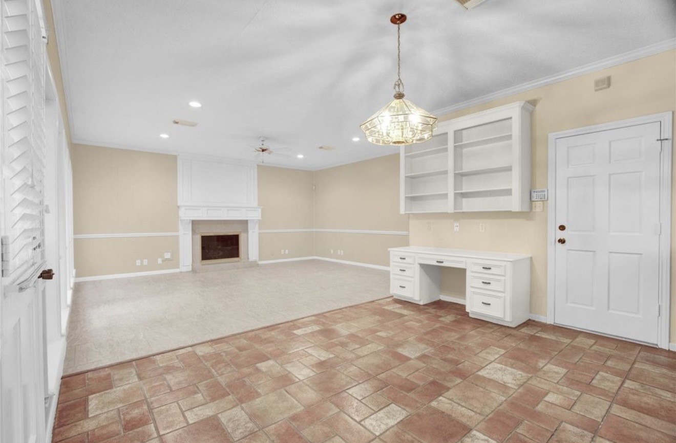 611 N Hickory Street, Tomball, TX 77375 611 N Hickory Street, Tomball, TX 77375