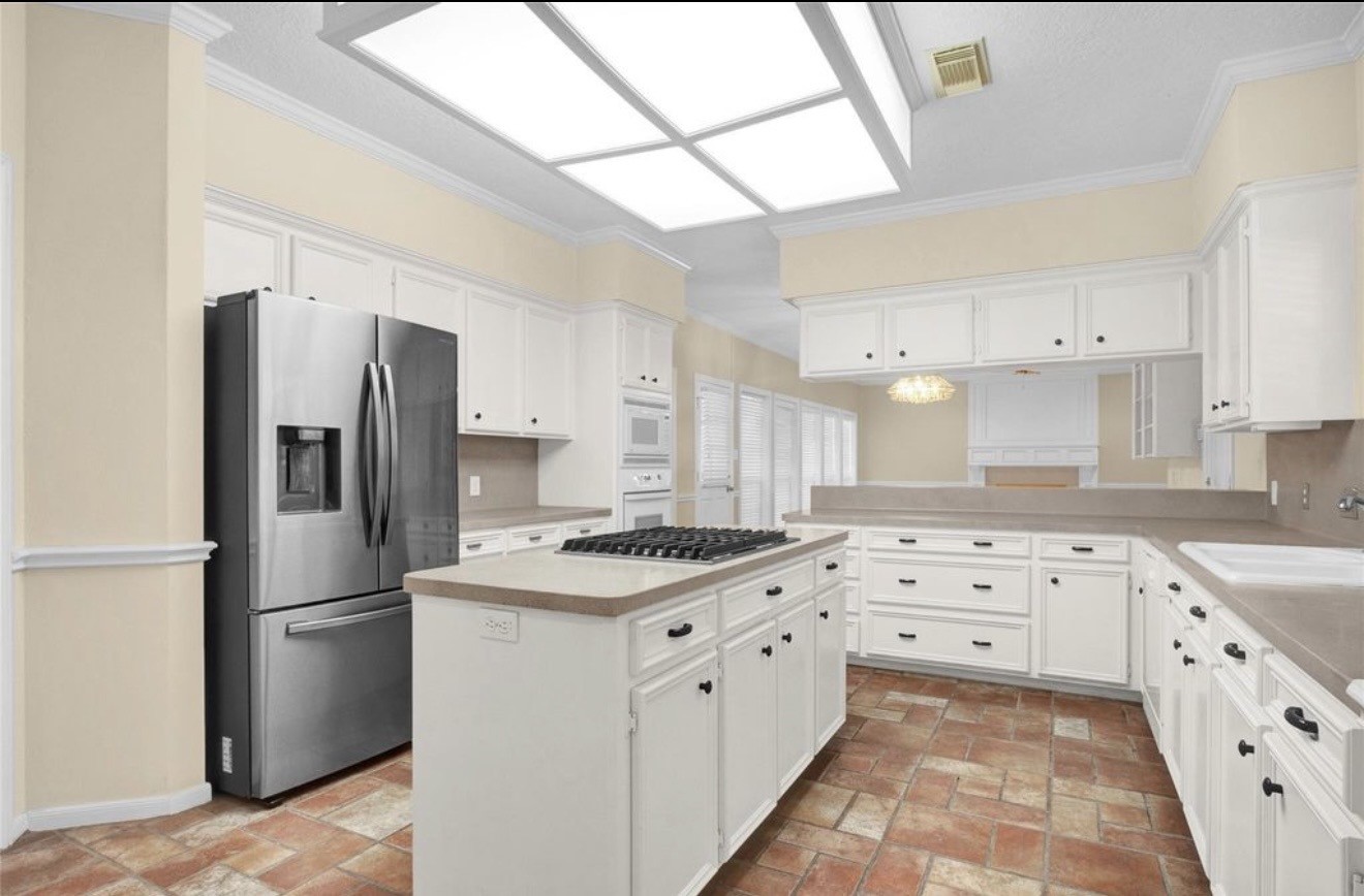 611 N Hickory Street, Tomball, TX 77375 611 N Hickory Street, Tomball, TX 77375