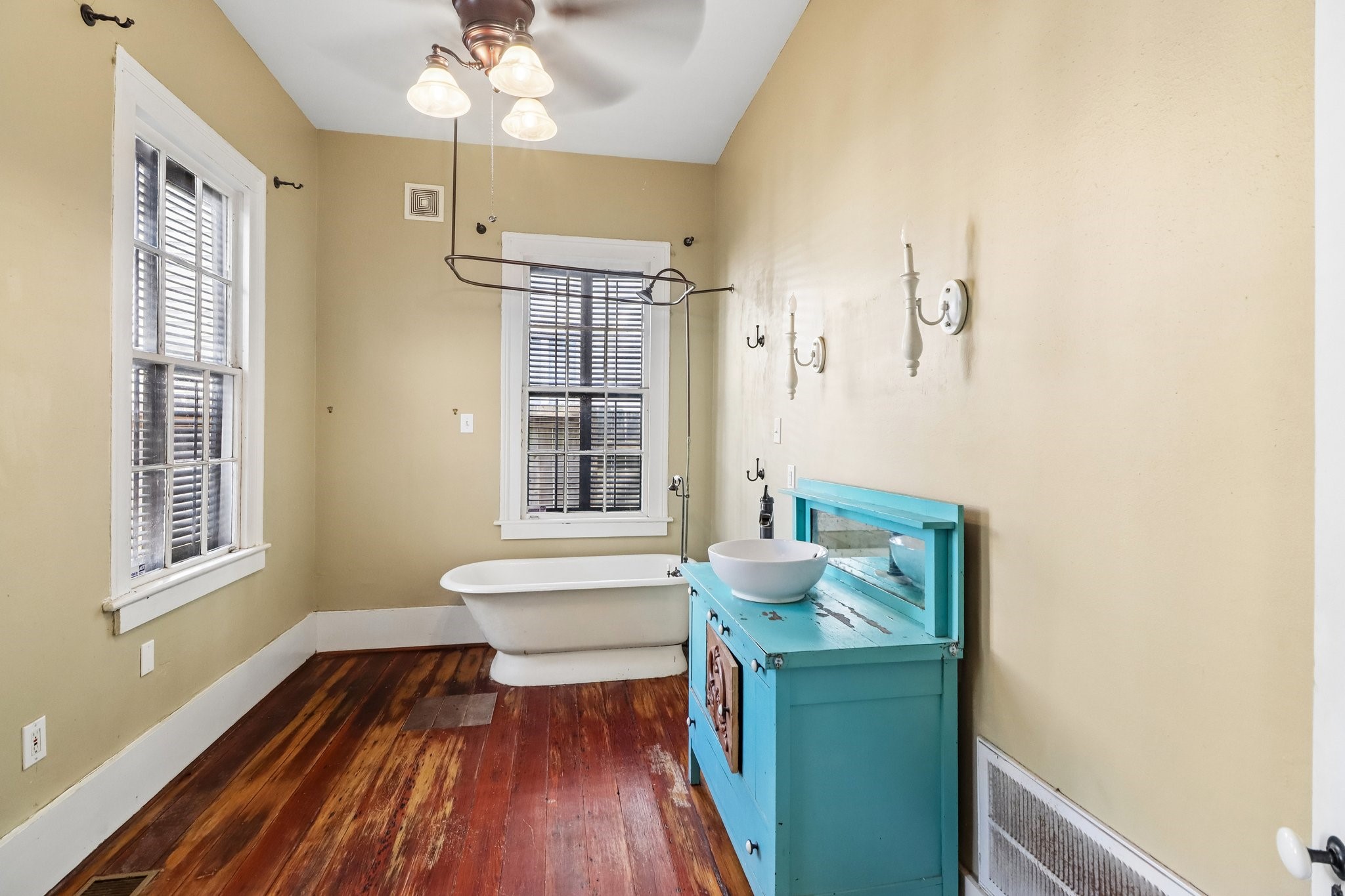 2318 Avenue M, Galveston, TX 77550