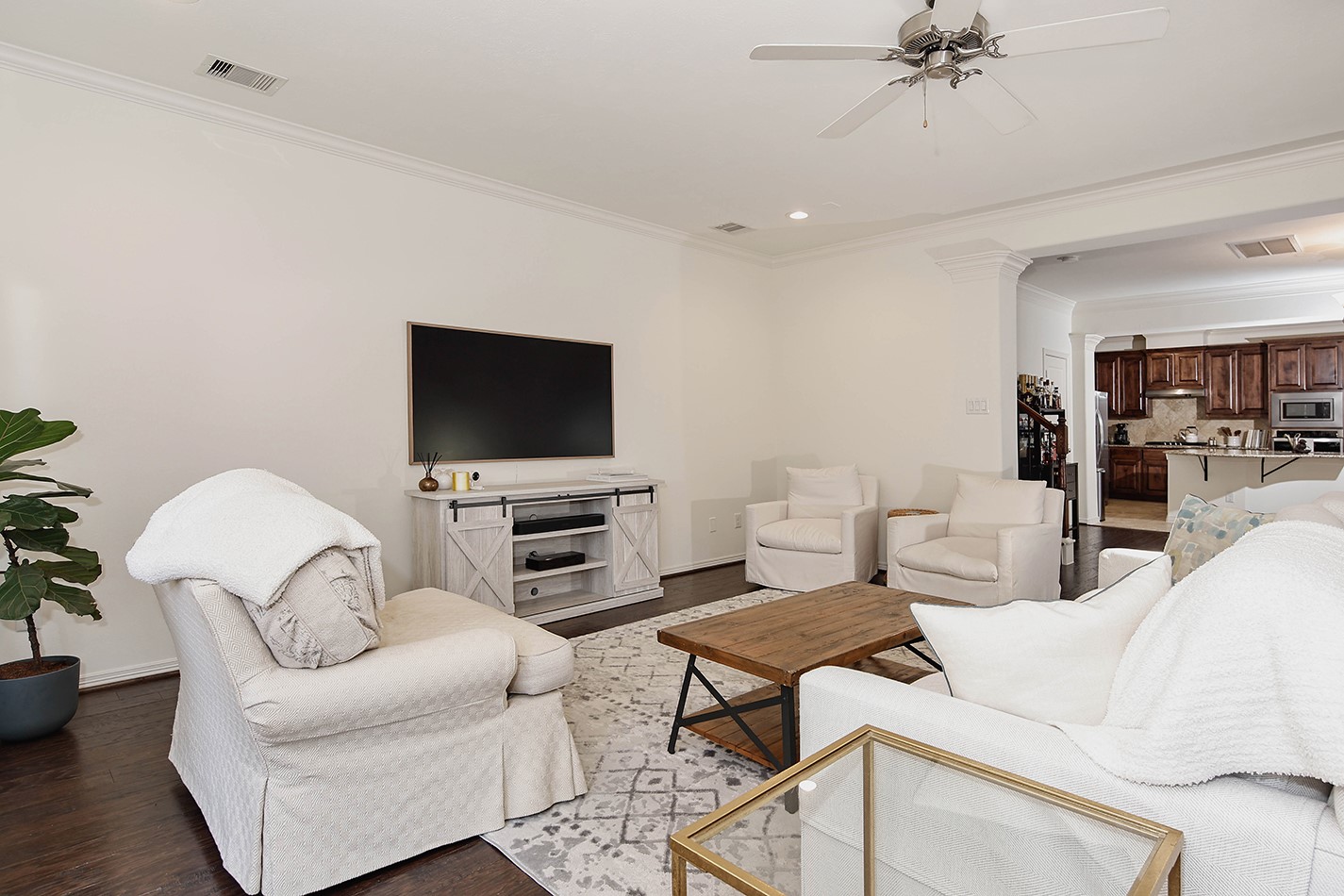 1046 W 26th Street, Houston, TX 77008 1046 W 26th Street, Houston, TX 77008