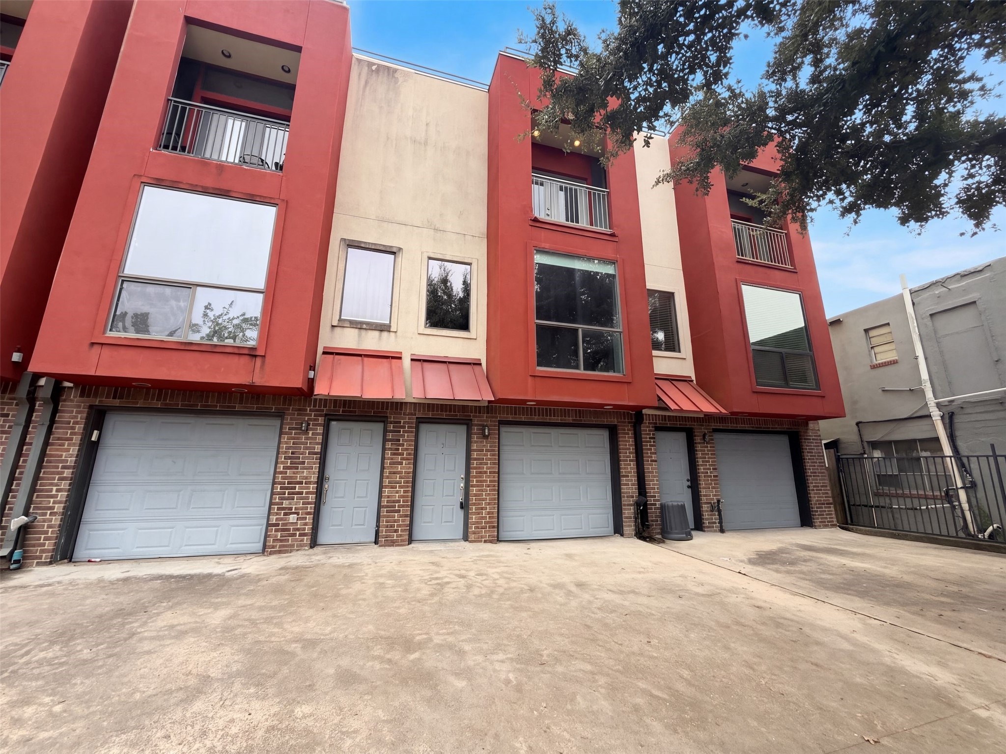 310 S Jensen Drive, #2, Houston, TX 77003 310 S Jensen Drive, #2, Houston, TX 77003