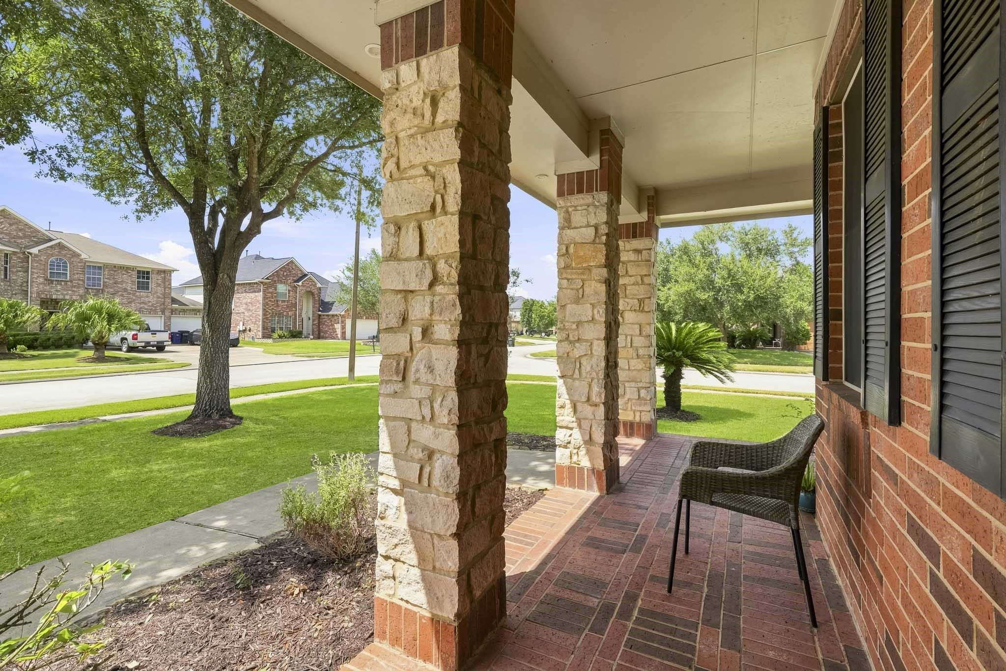 125 Avery Springs Lane, Dickinson, TX 77539