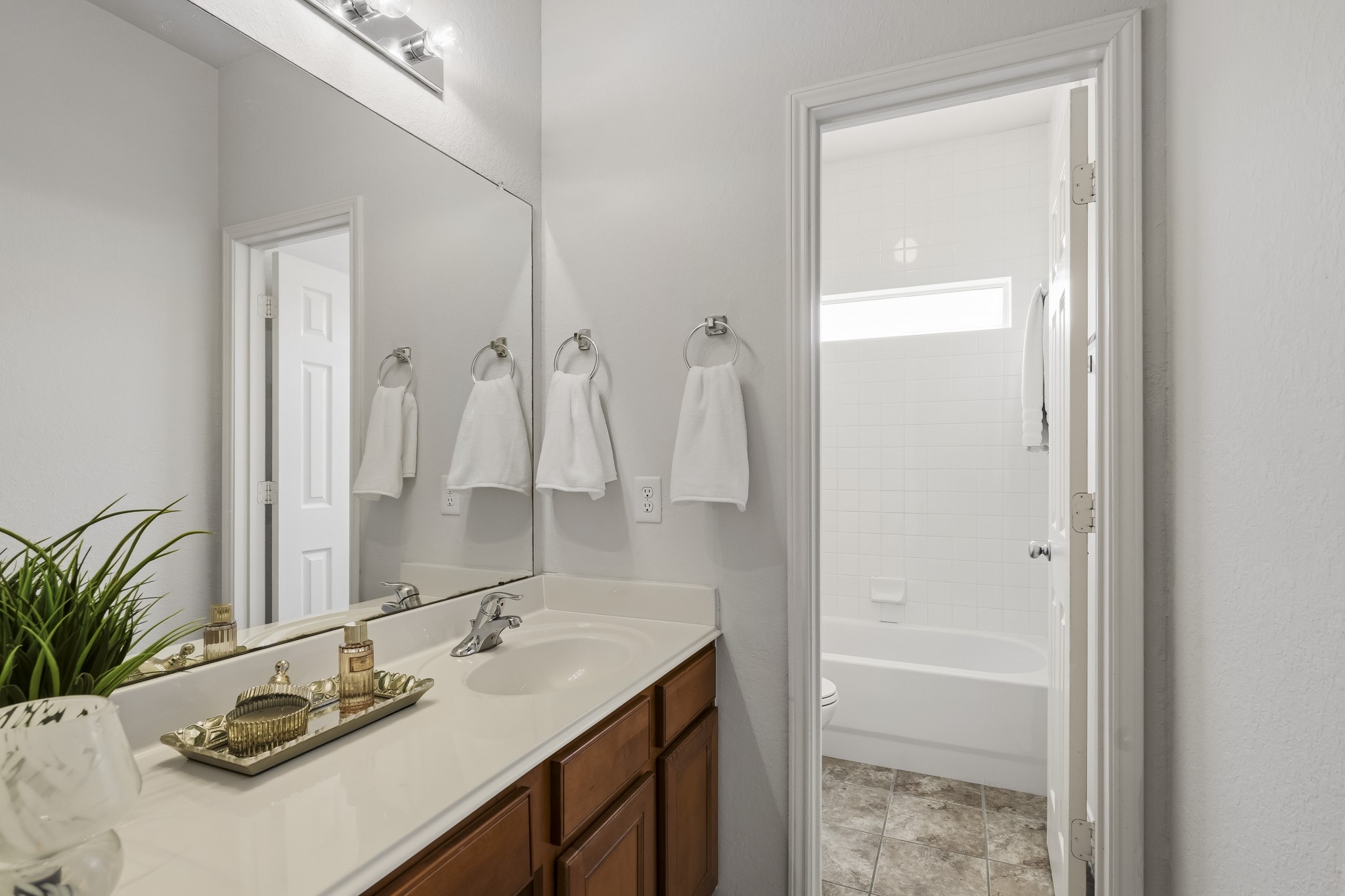 125 Avery Springs Lane, Dickinson, TX 77539