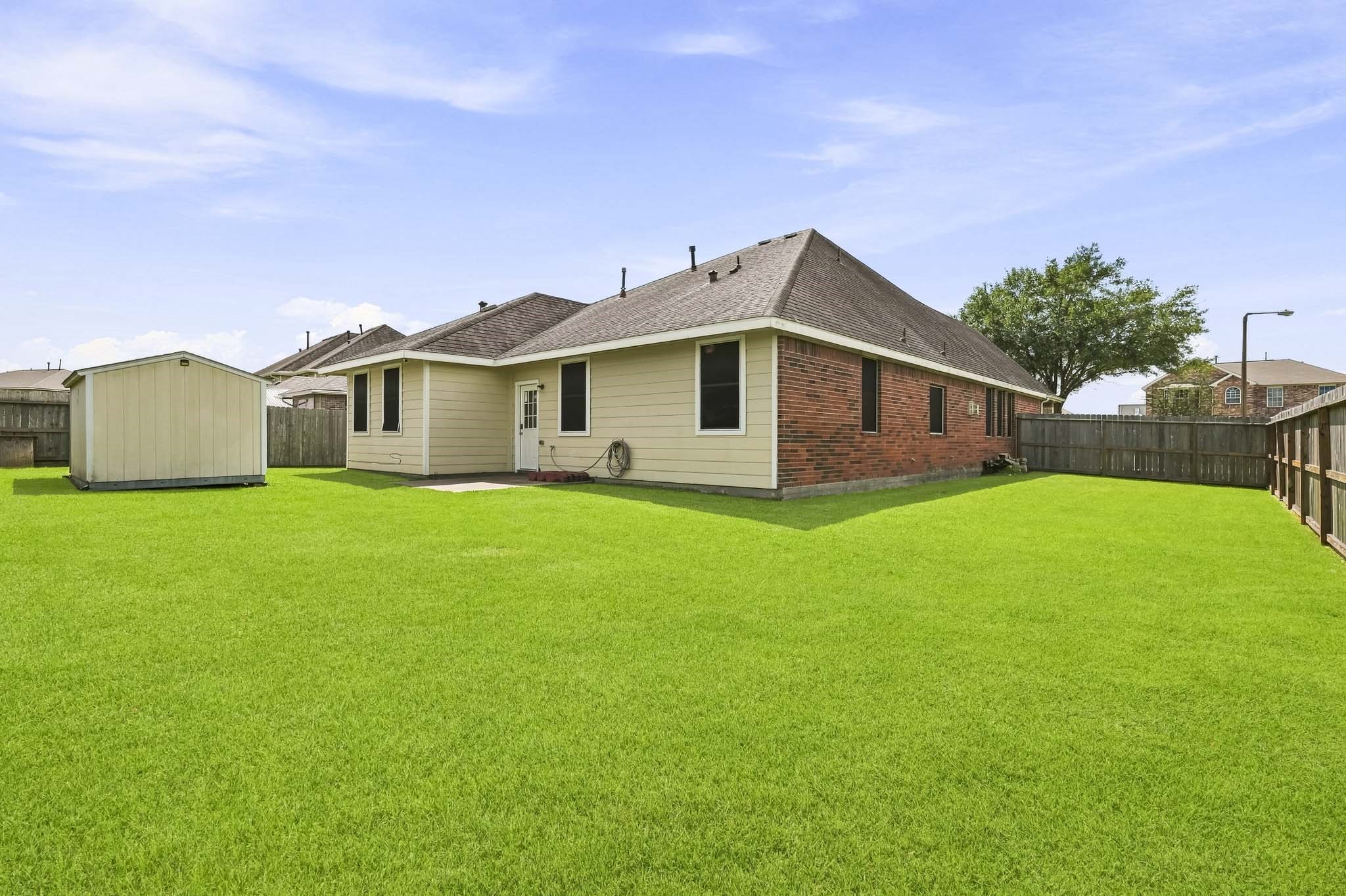 125 Avery Springs Lane, Dickinson, TX 77539