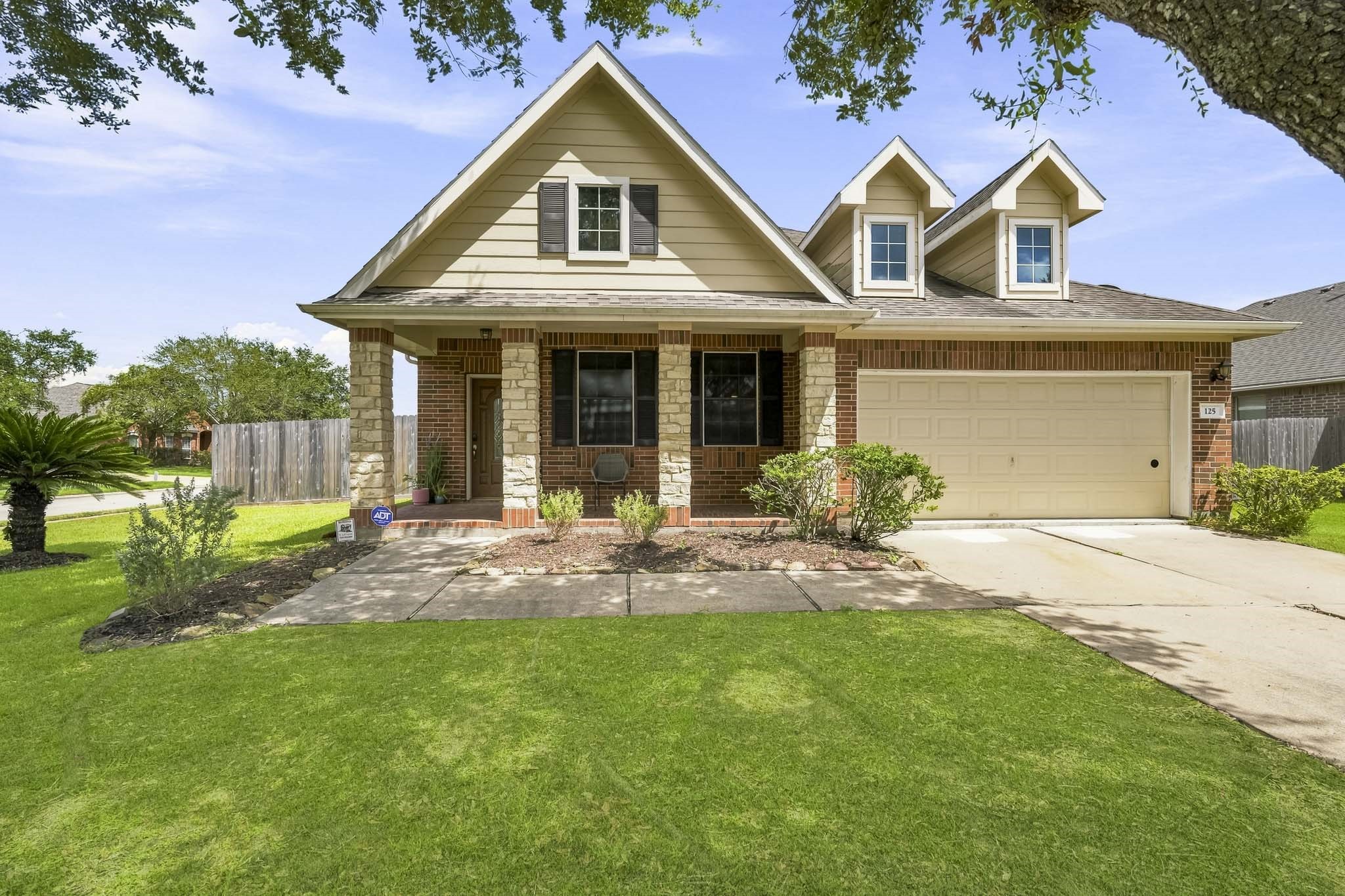 125 Avery Springs Lane, Dickinson, TX 77539