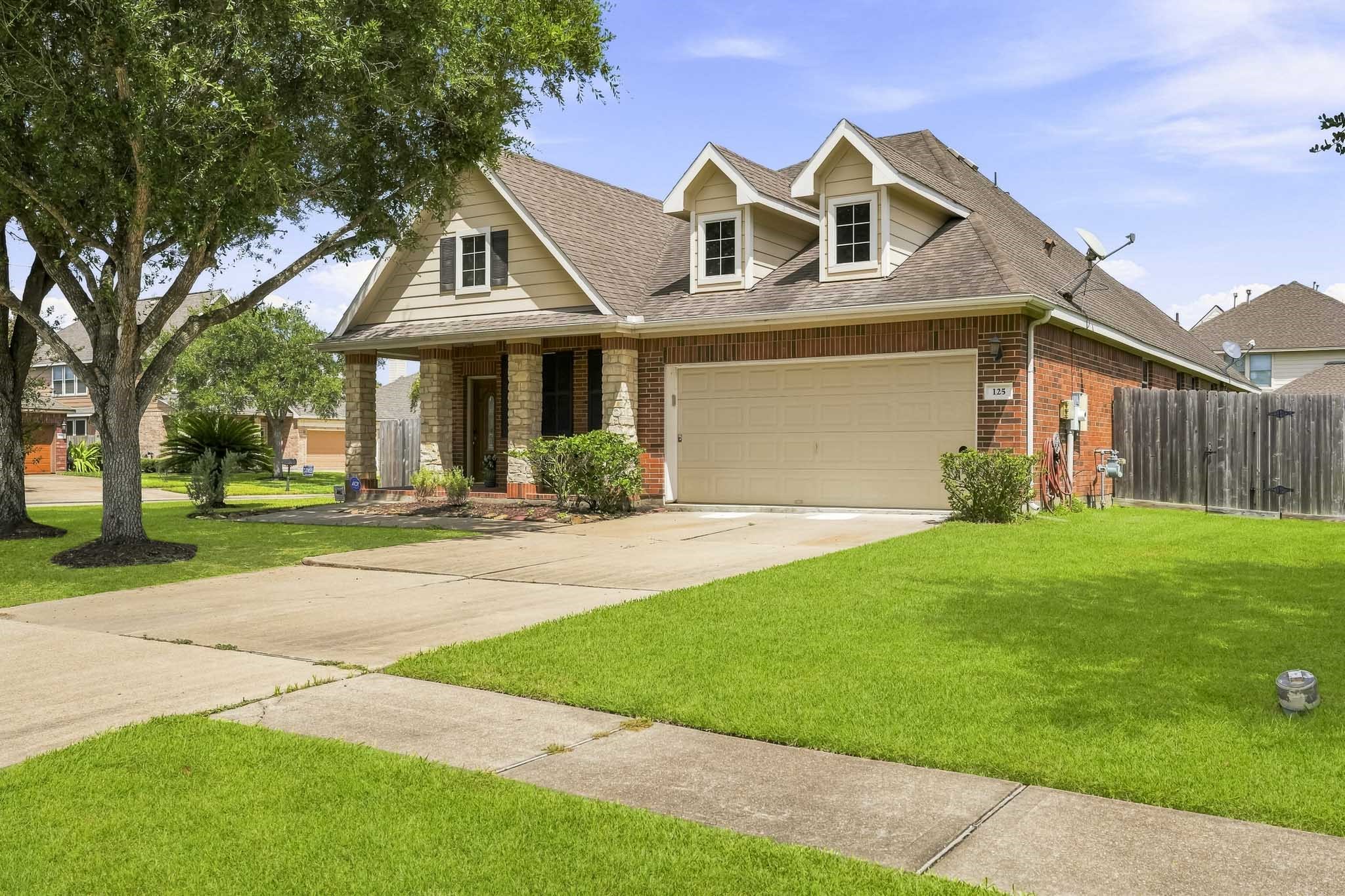 125 Avery Springs Lane, Dickinson, TX 77539