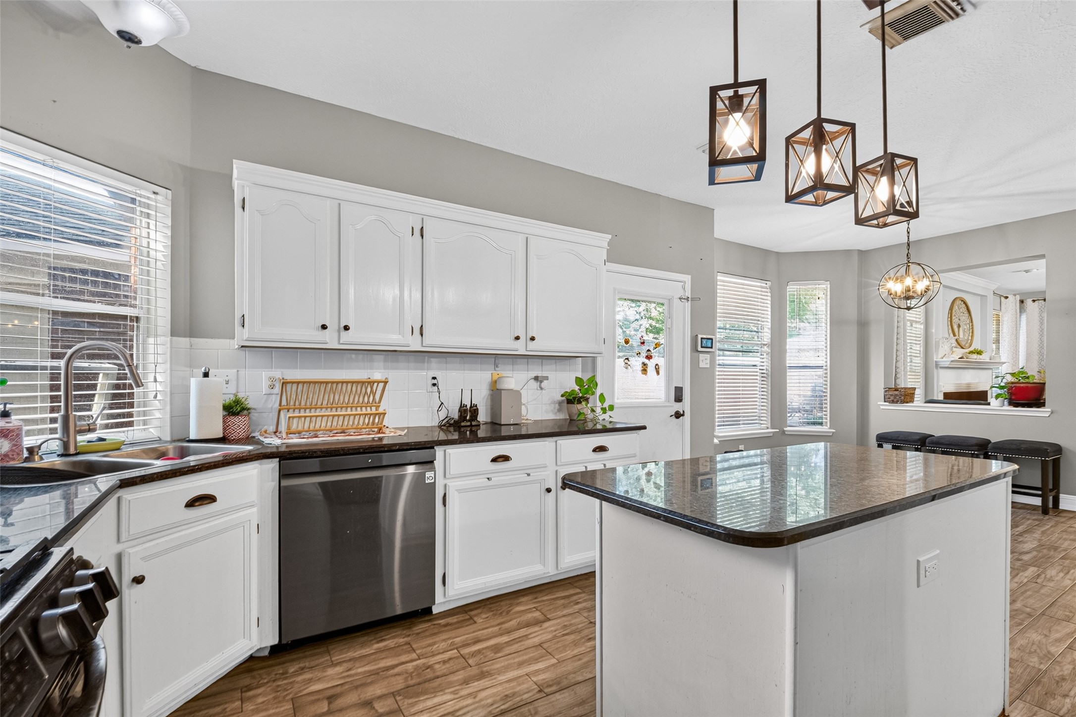 1245 Fawn Valley Drive, League City, TX 77573