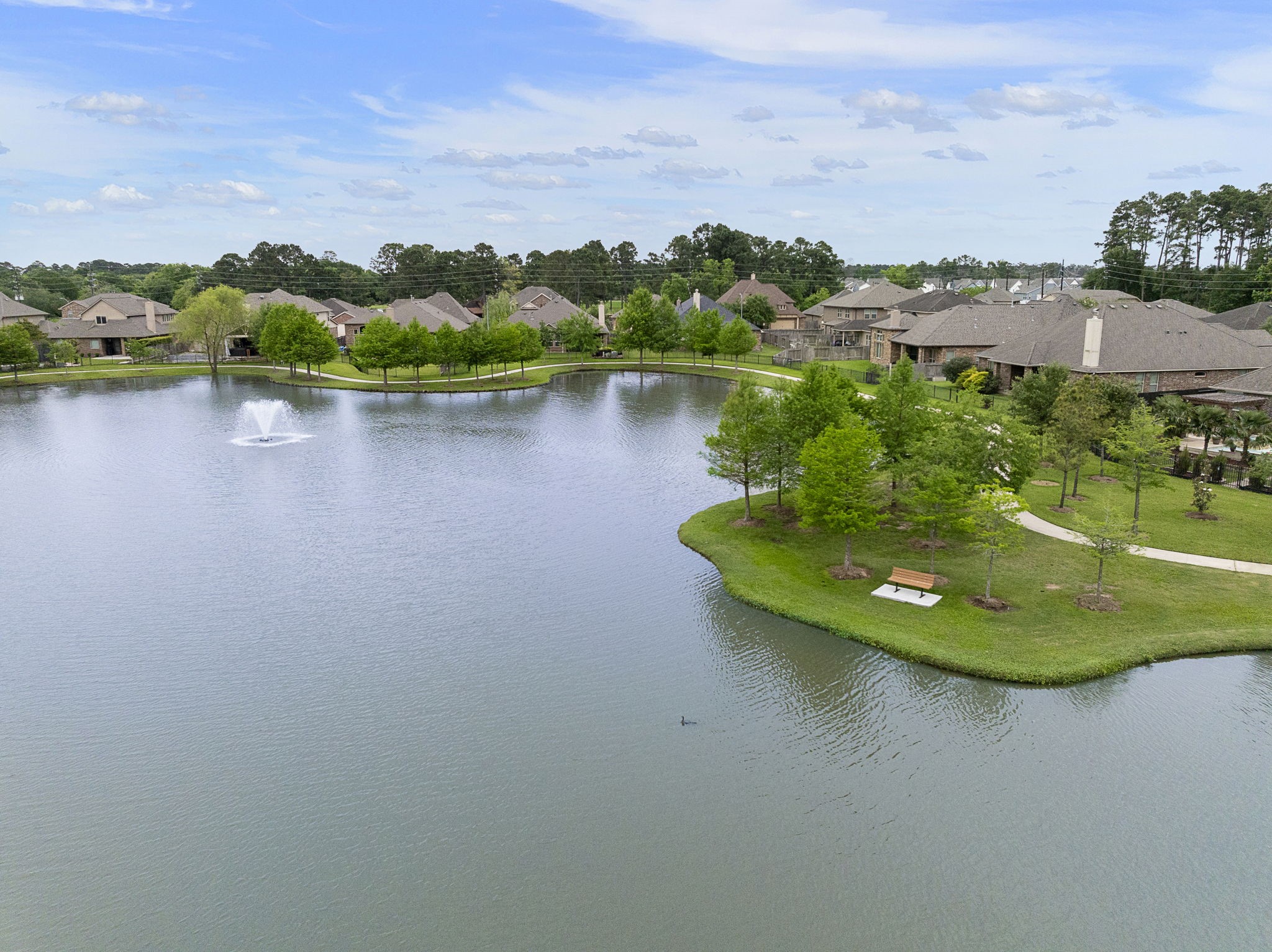 Lovely walking trails around the lake!
