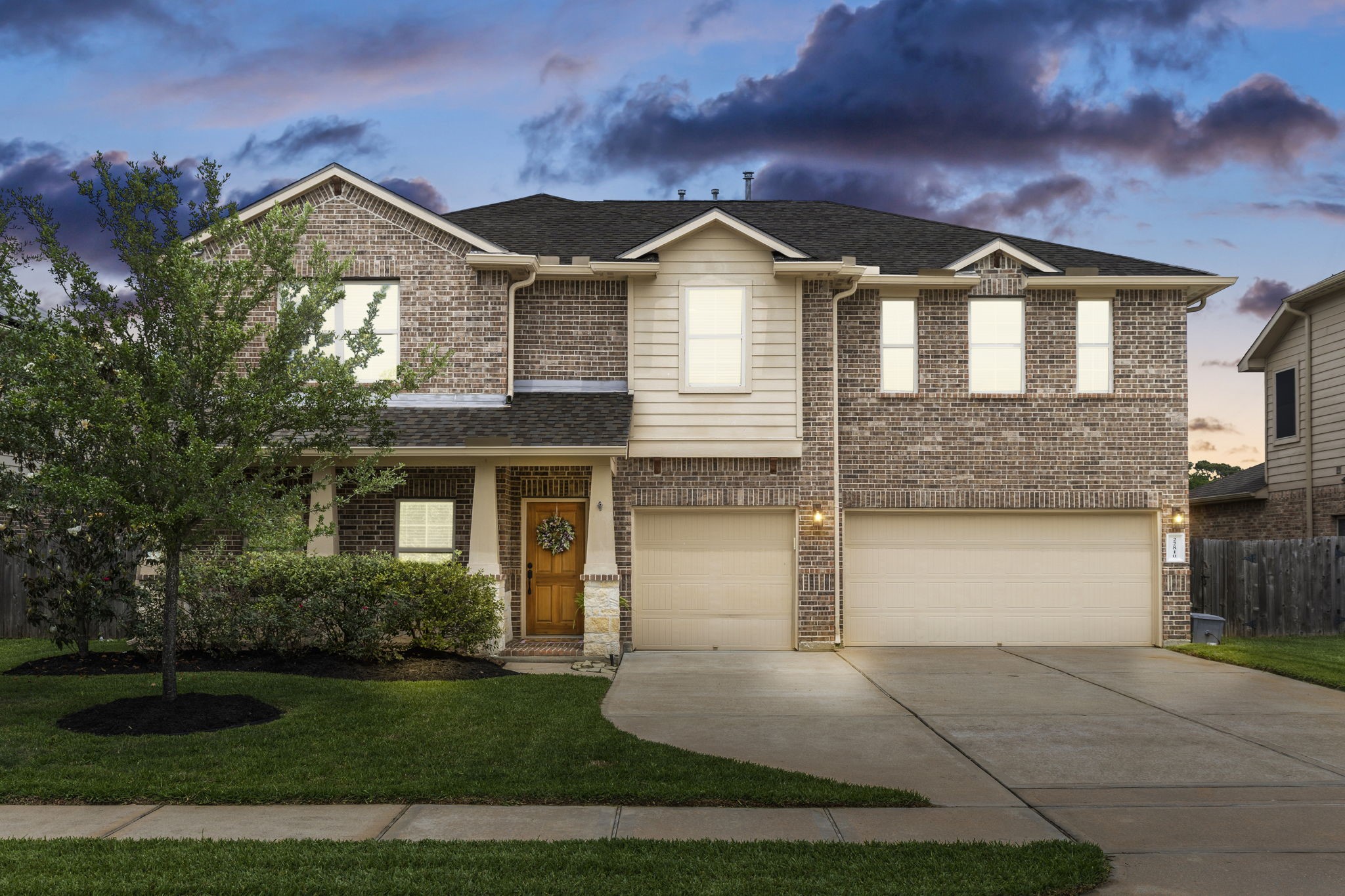 Great curb appeal with extended covered patio and lovely brick/stone elevation. Great curb appeal with extended covered patio and lovely brick/stone elevation.