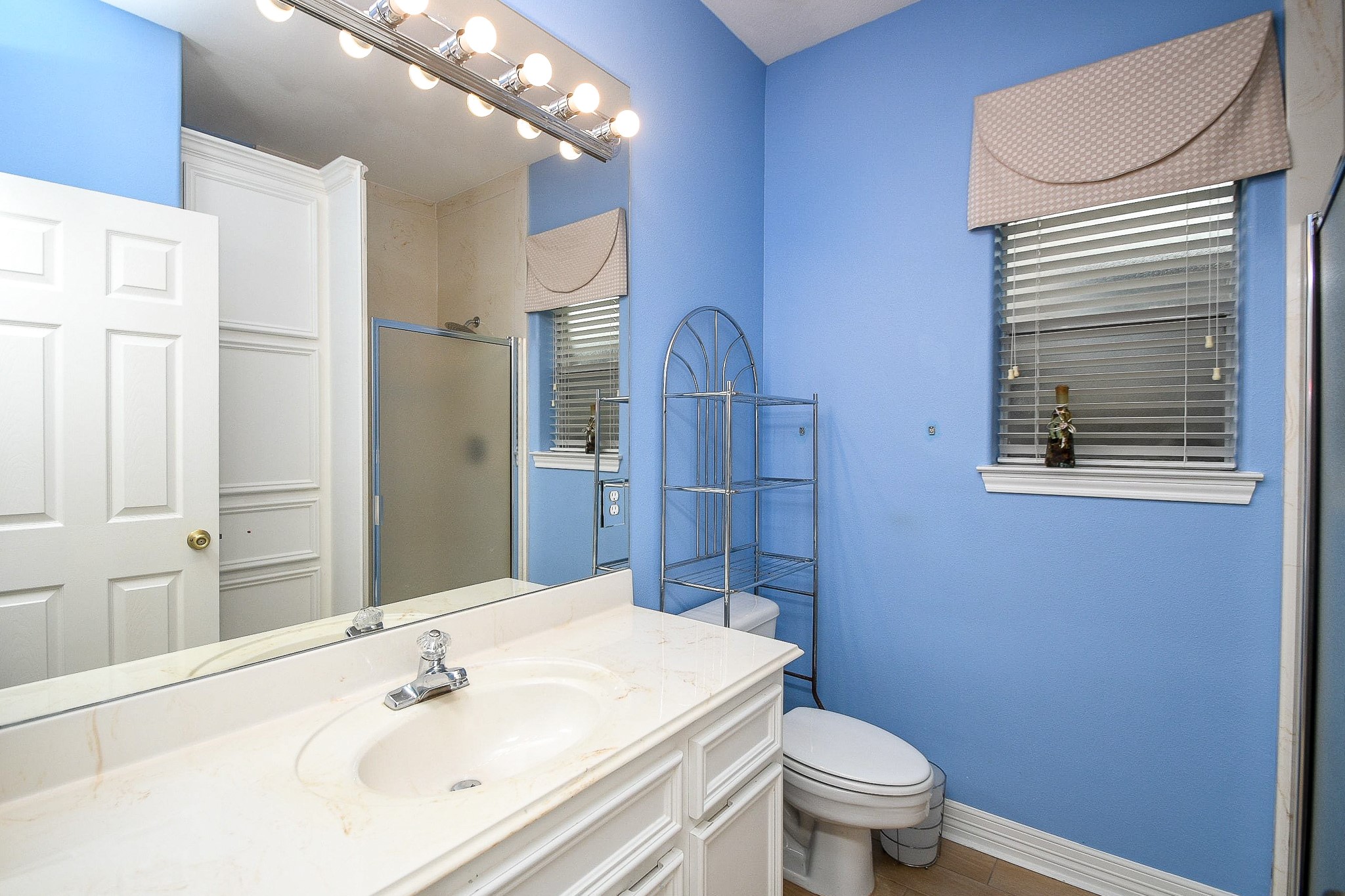 Bright and inviting bathroom