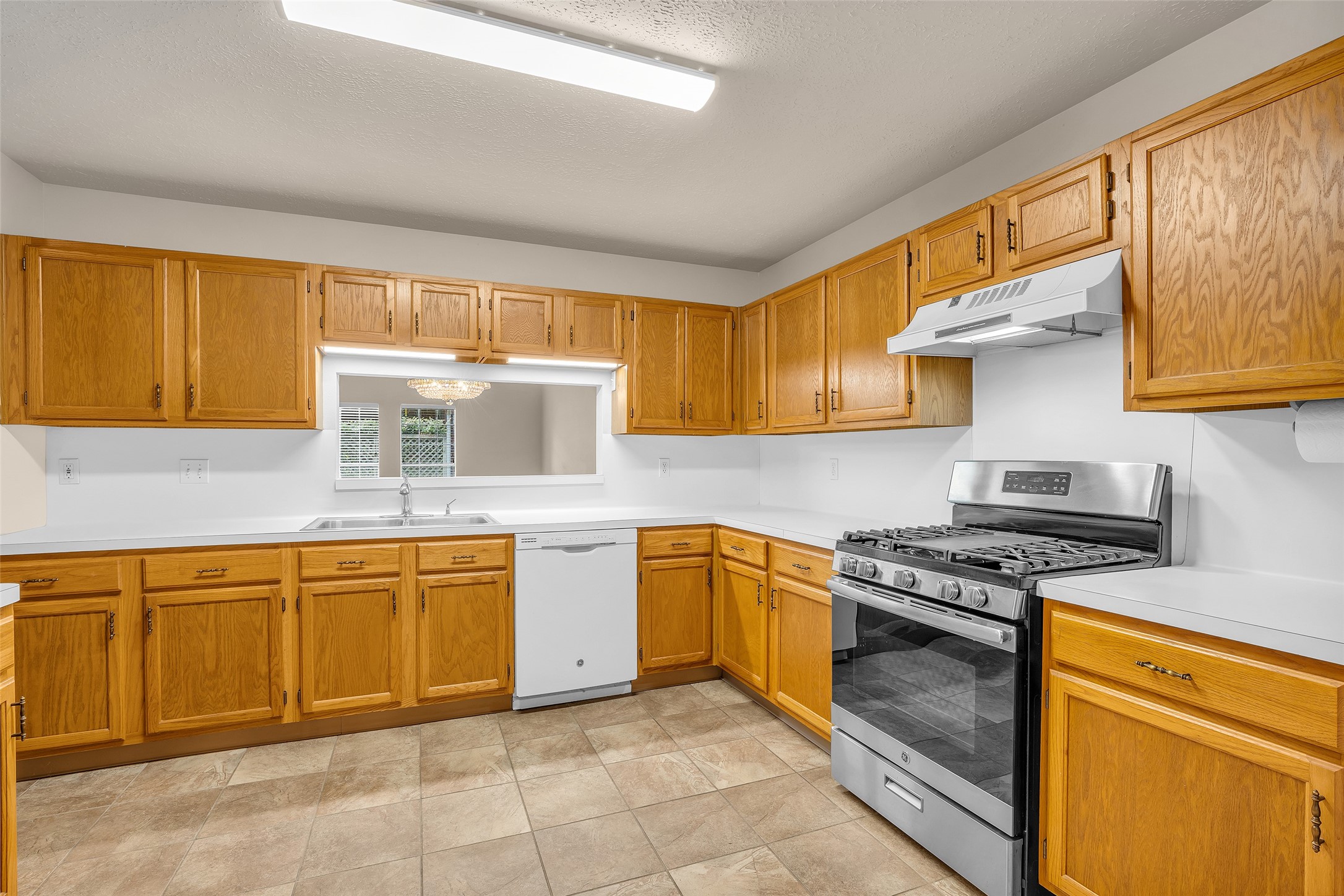 Kitchen comes fully equipped with a gas oven, gas range, dishwasher, and disposal, providing convenience for everyday cooking and cleanup. Kitchen comes fully equipped with a gas oven, gas range, dishwasher, and disposal, providing convenience for everyday cooking and cleanup.