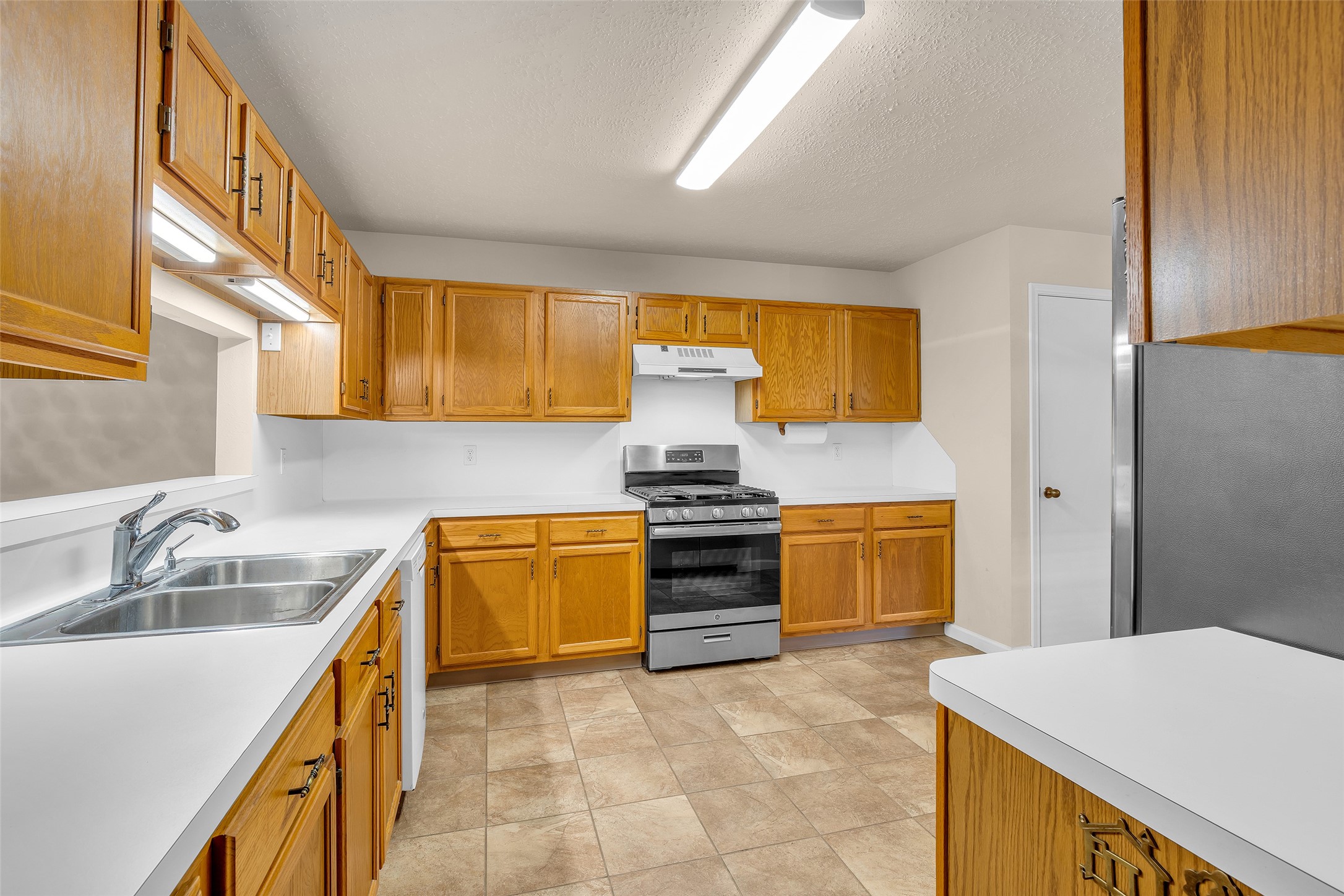 Welcome to the kitchen- the heart of the home. Designed as a central gathering space for cooking and dining, and everyday connection. Welcome to the kitchen- the heart of the home. Designed as a central gathering space for cooking and dining, and everyday connection.